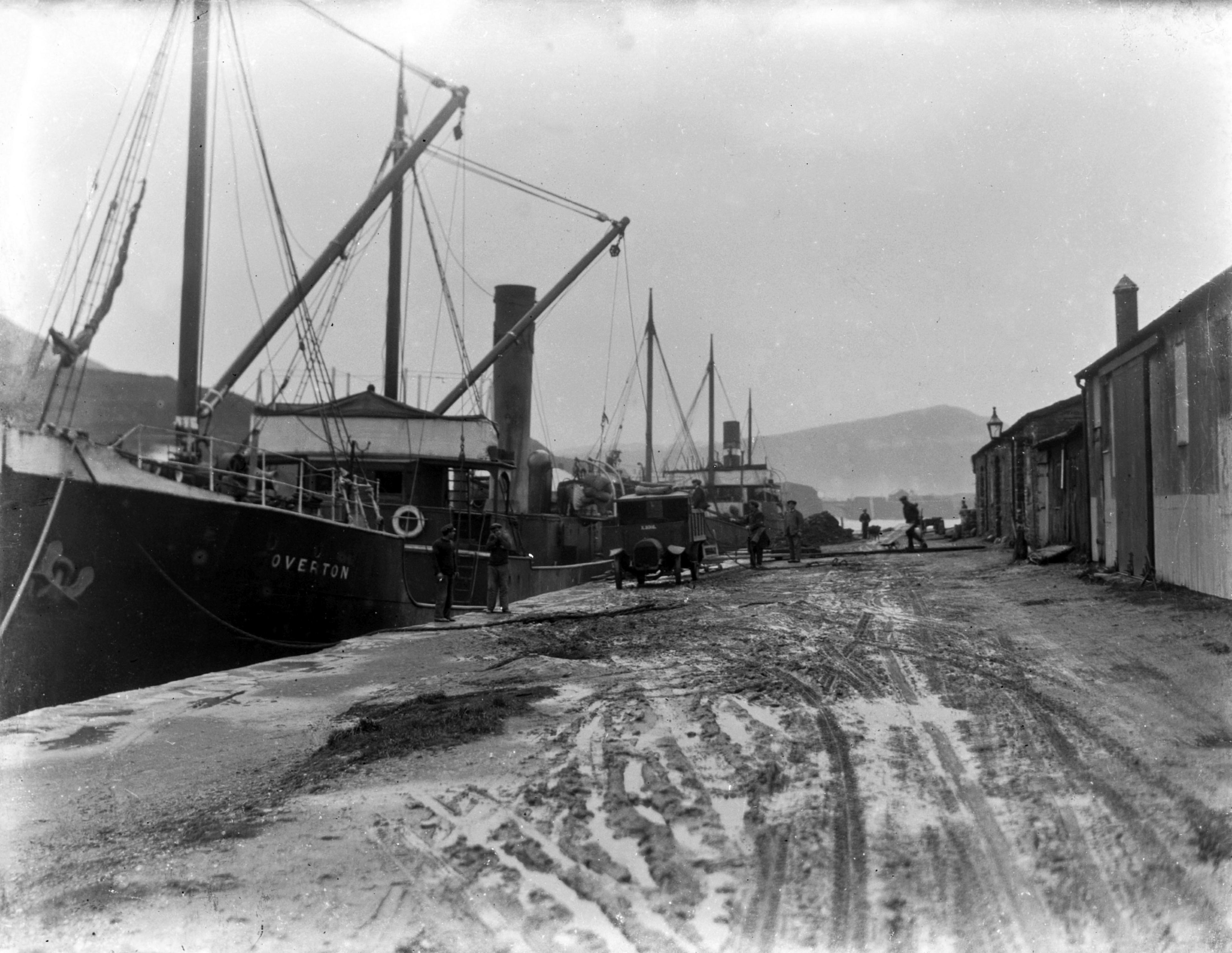 Llun o 'Overton' llong ager yn Aberystwyth ym 1926, a dynnwyd gan Arthur Lewis.