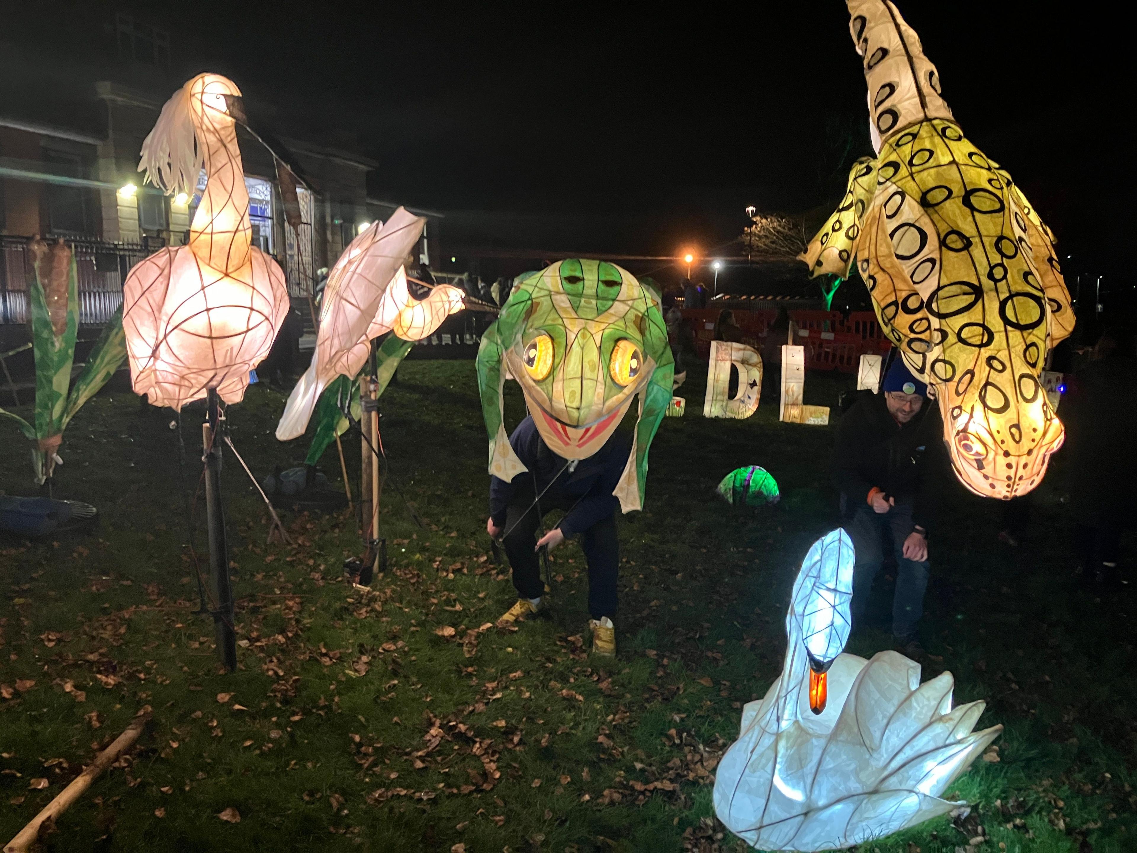 Large lanterns in the shape of birds and a frog.