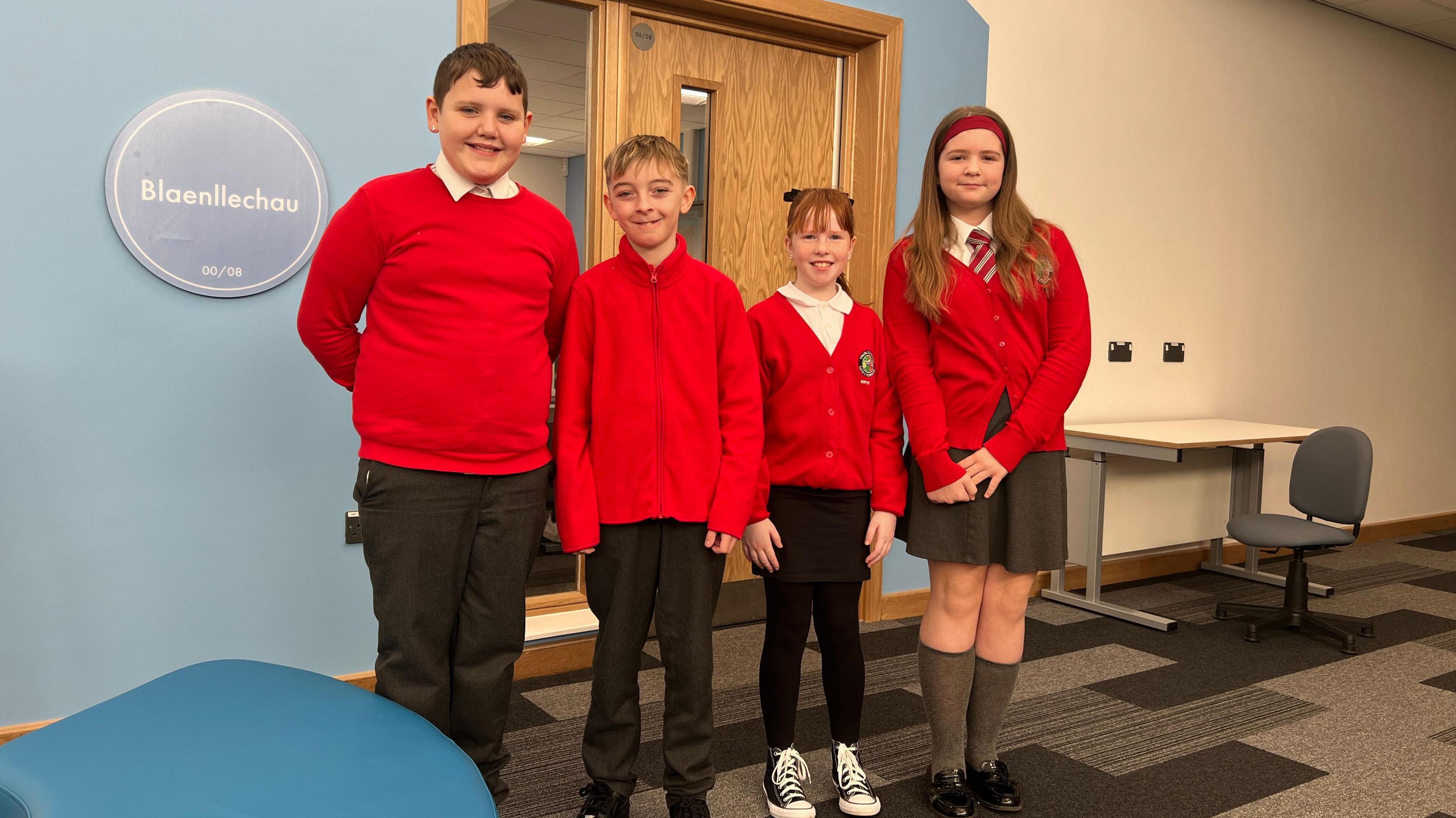 Disgyblion Ysgol Gymraeg Llyn y Forwyn - Mikey, Jacob, Eryn ac Olivia