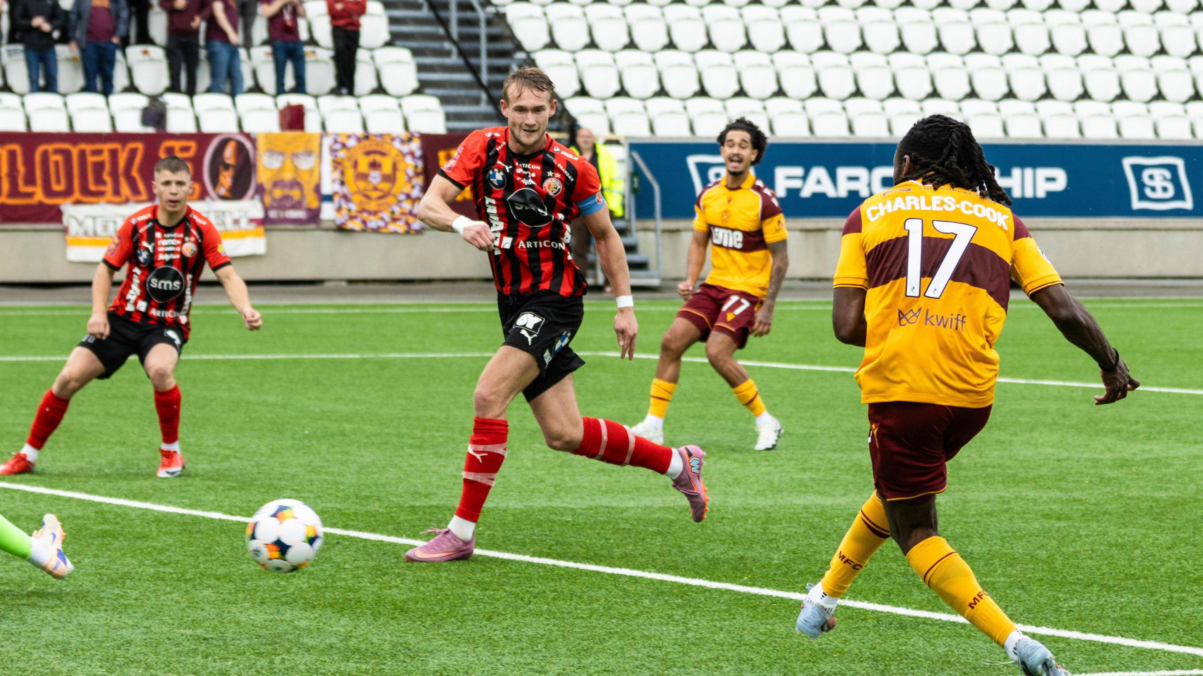 Regan Charles-Cook scores for Motherwell