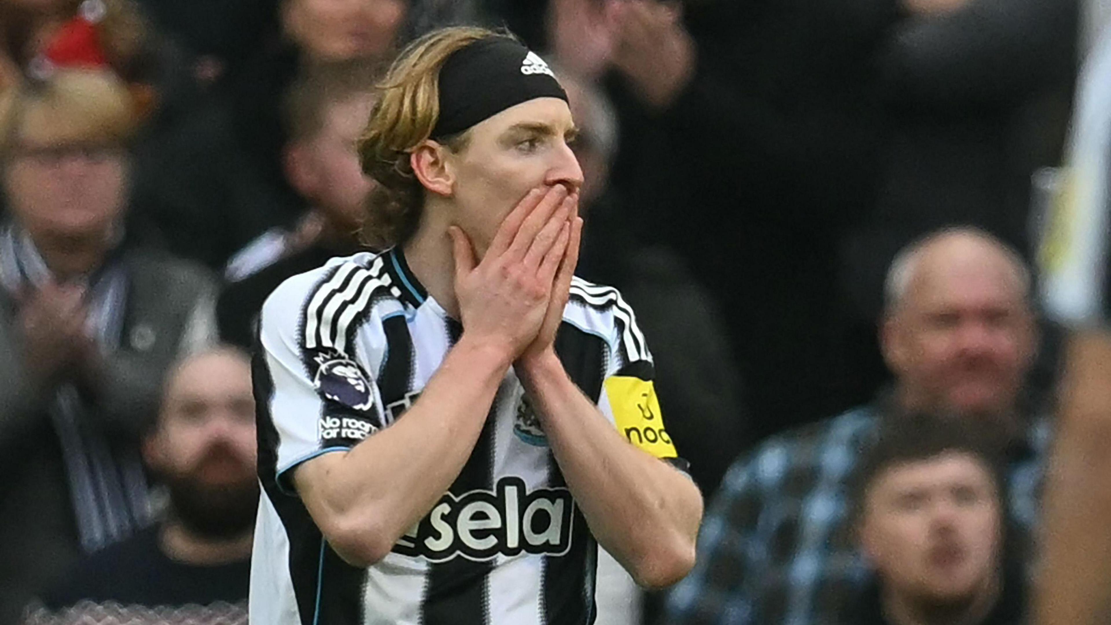 Newcastle's Anthony Gordon puts his hands to his mouth during the game against Chelsea