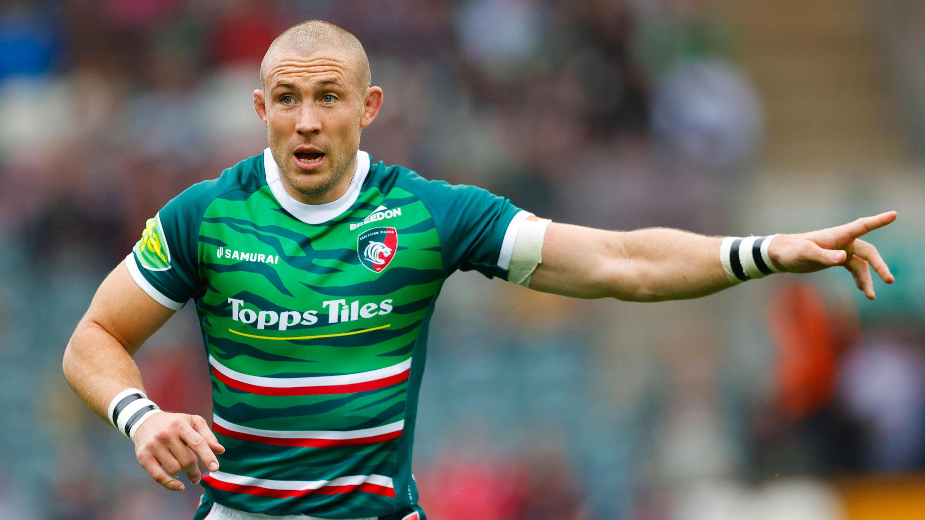 Mike Brown points on the pitch playing for Leicester