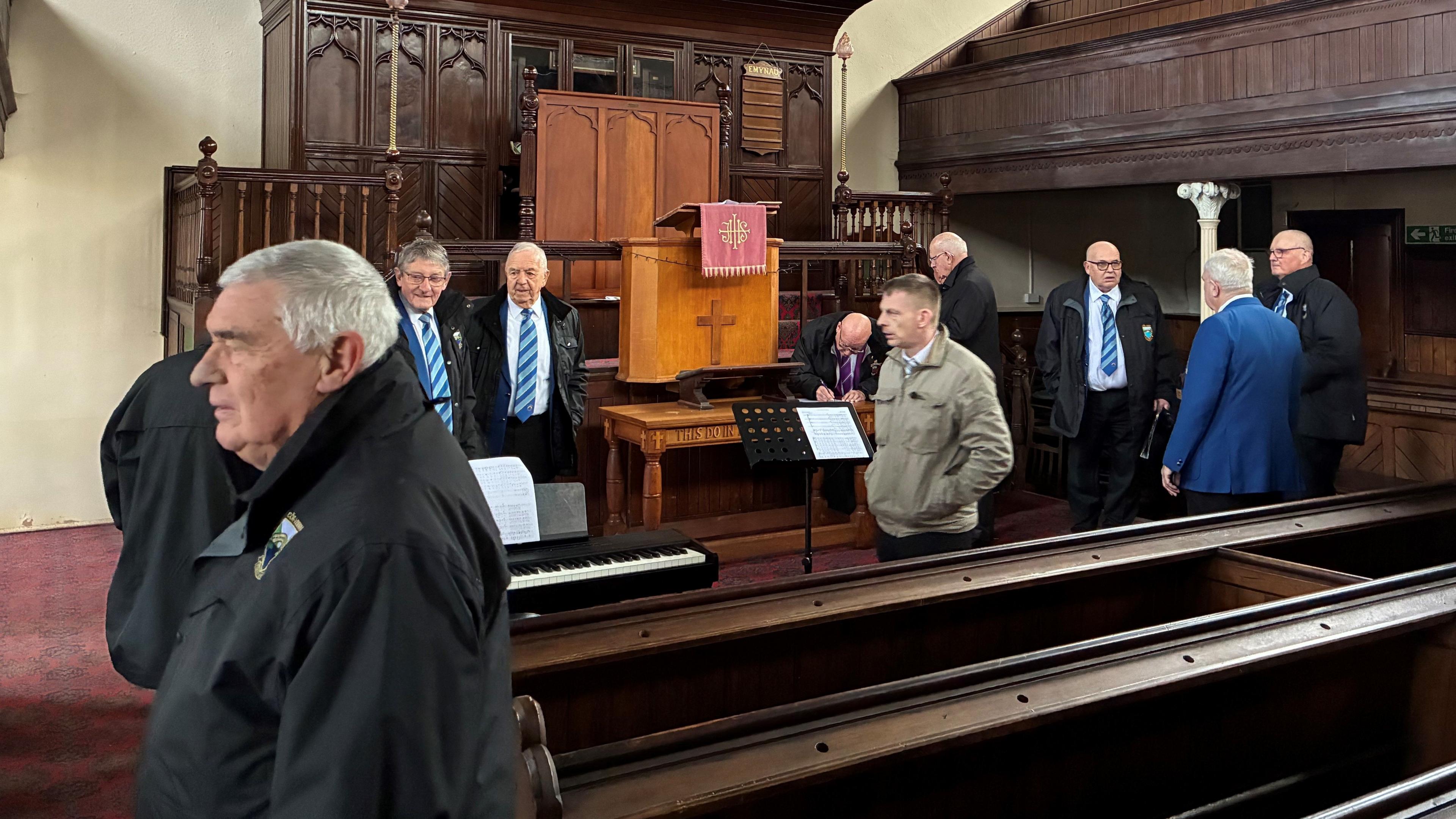 Ymwelwyr cyntaf dydd Iau