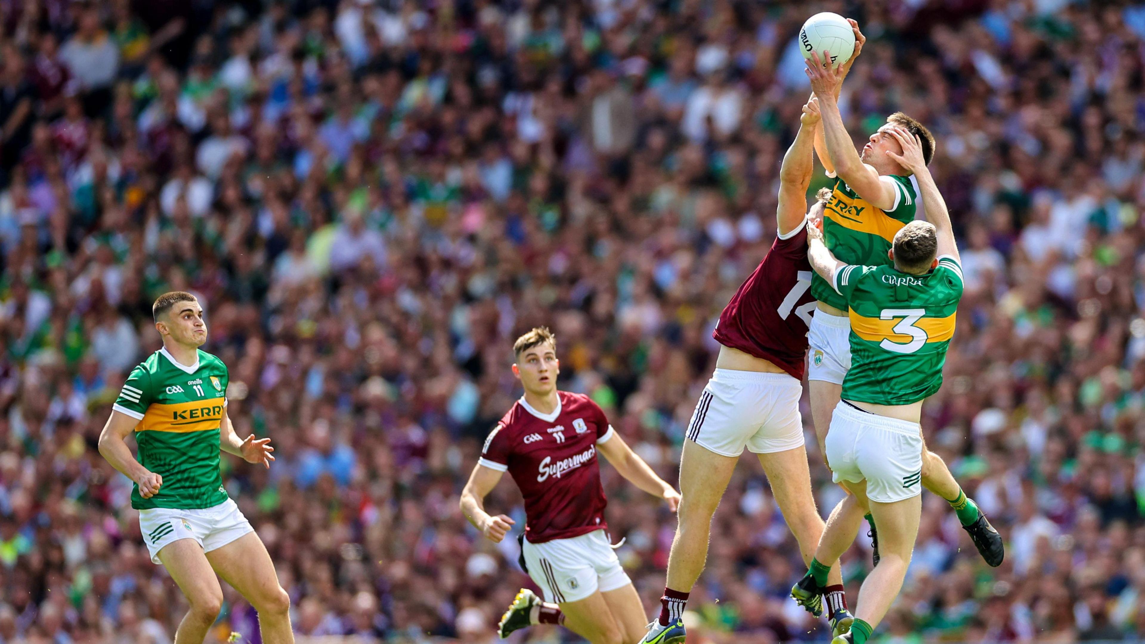 Players battle for possession during the throw-in to the 2022 All-Ireland Final between Kerry and Galway