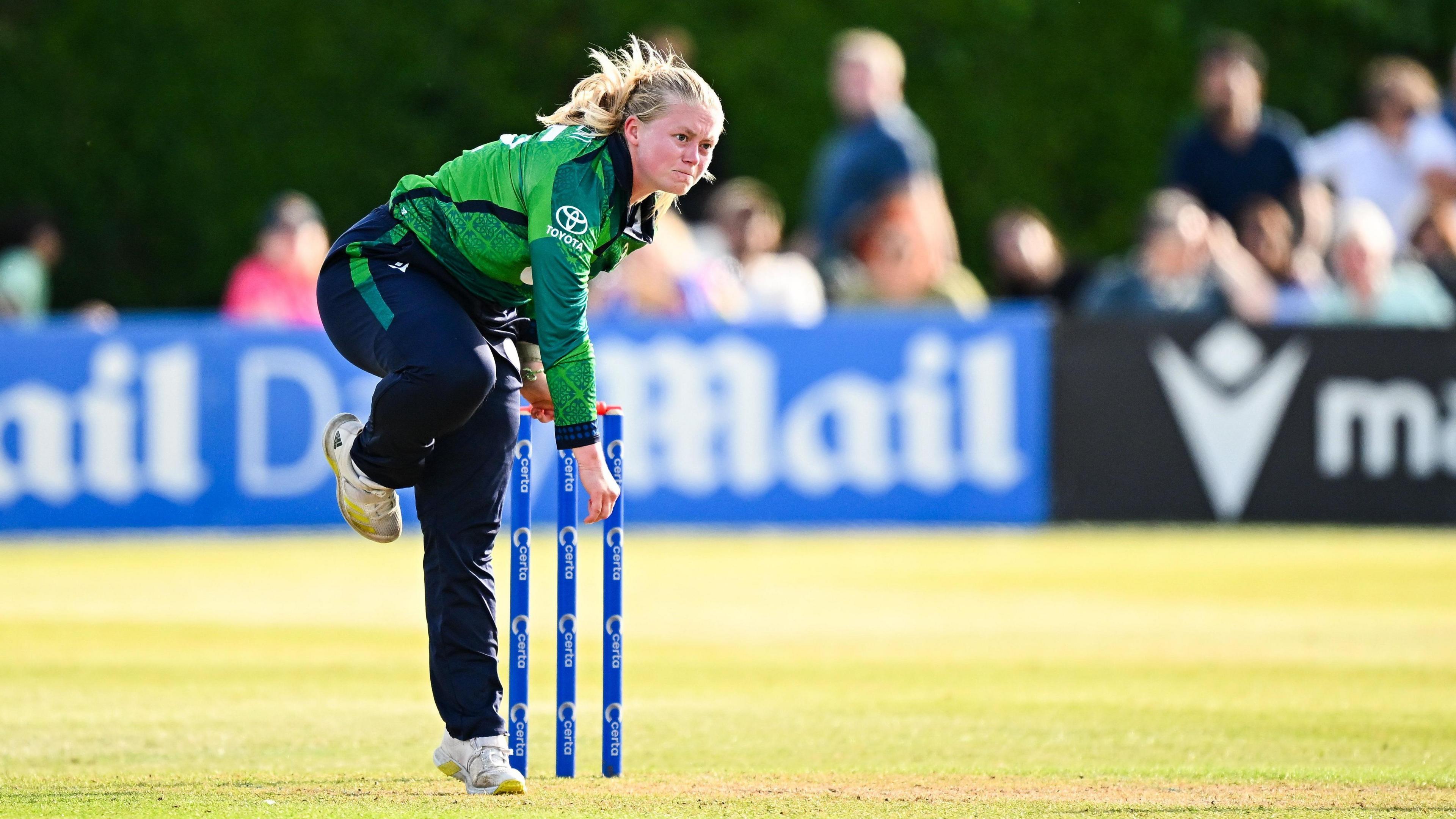 Stigende irsk stjerne Freya Sargent annoncerer midlertidig pause fra international cricket.