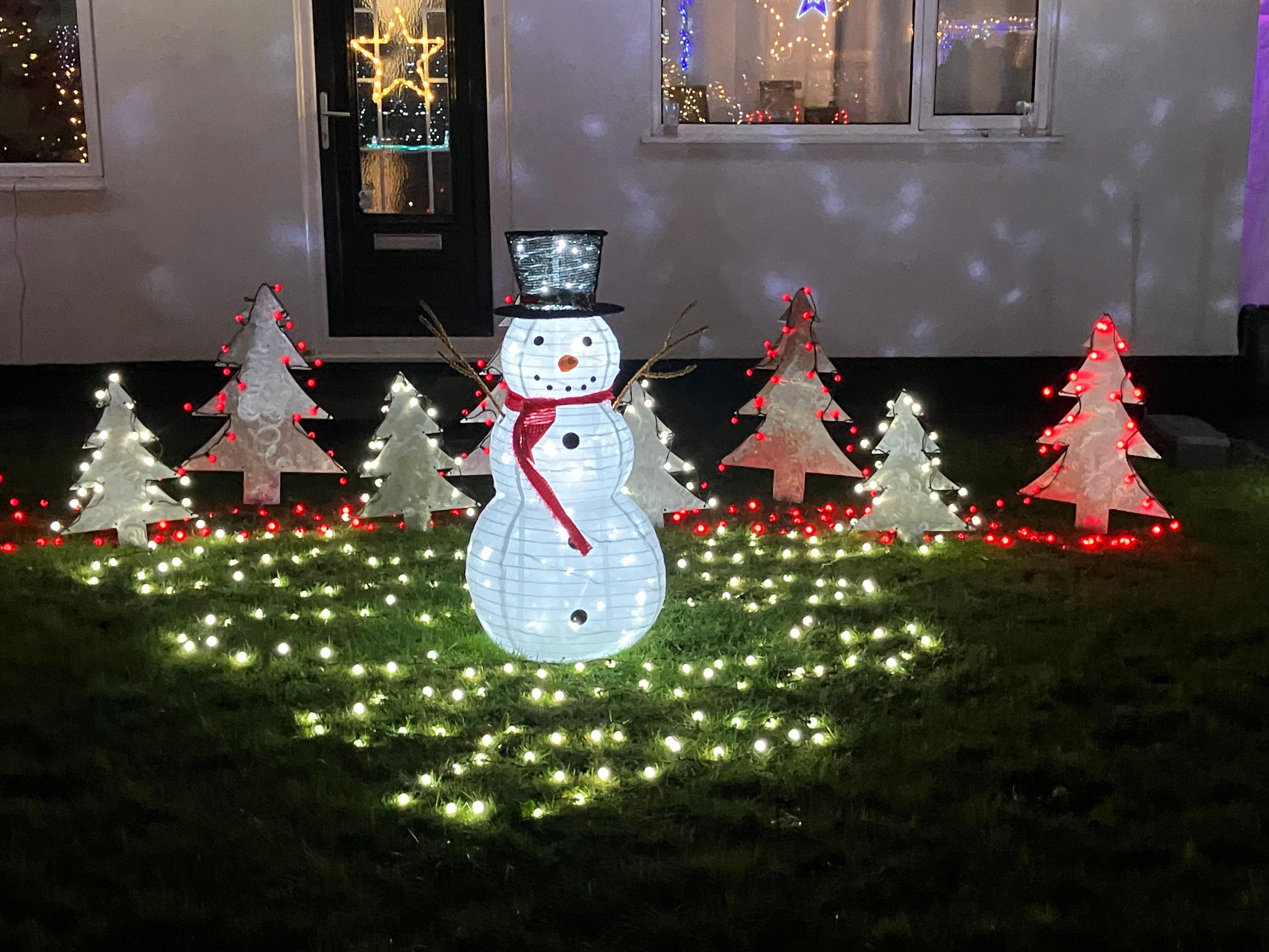 Snowman light with trees