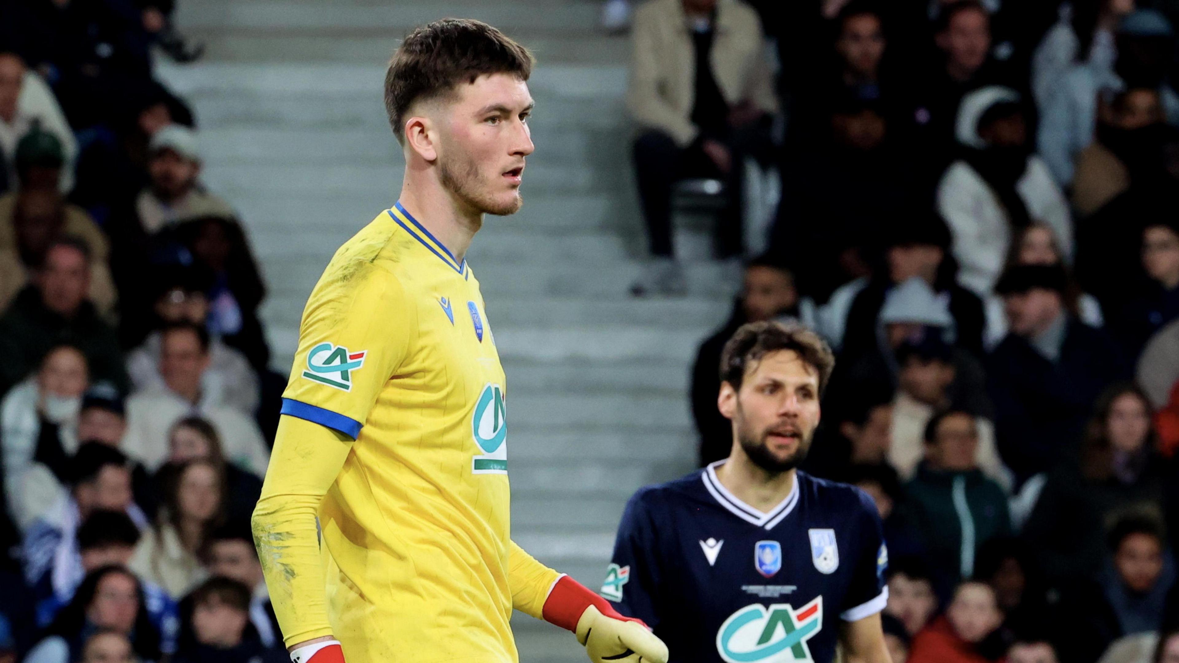 Ewen Jaouen looks on