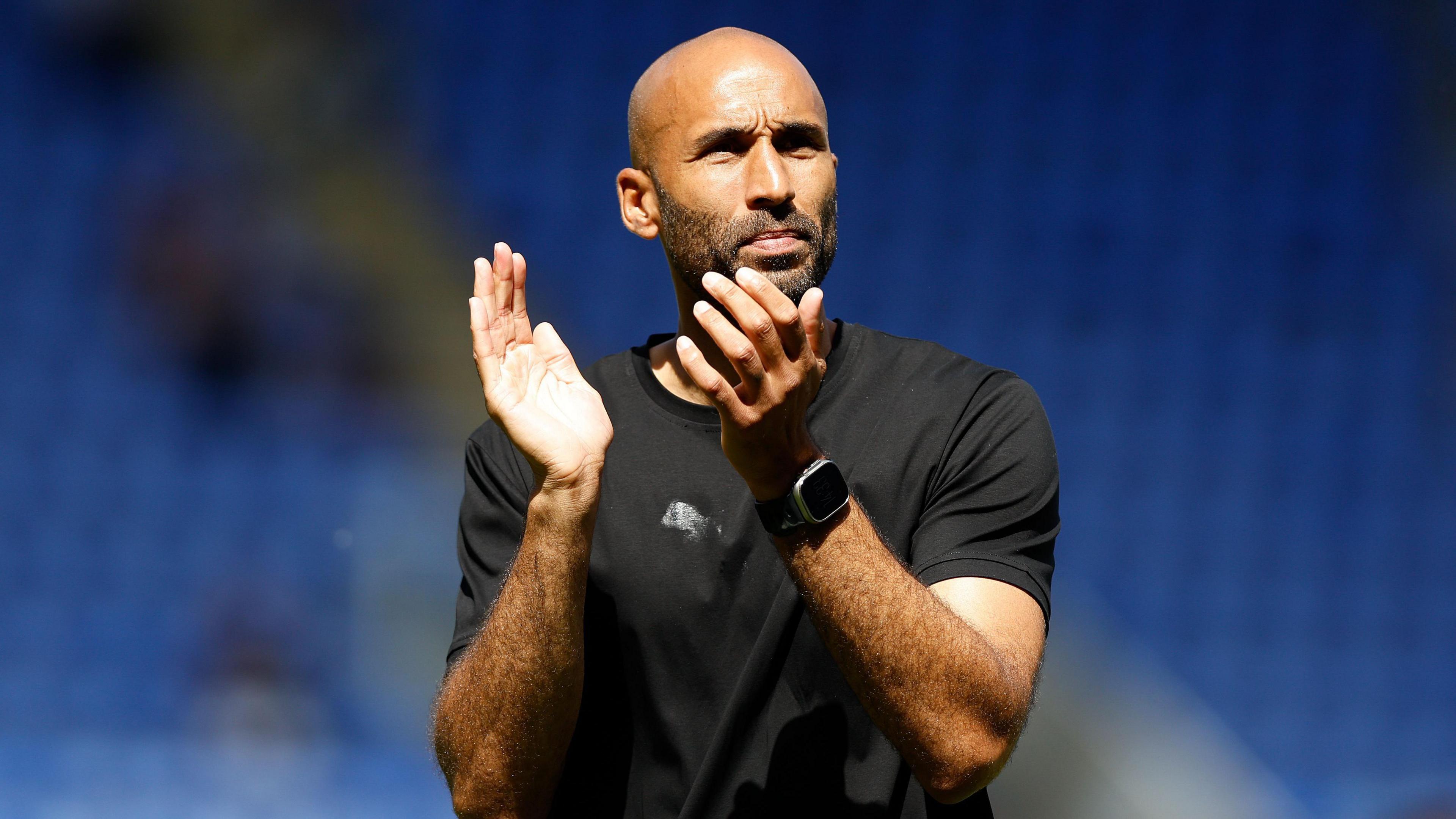 Lee Grant claps the crowd after a game
