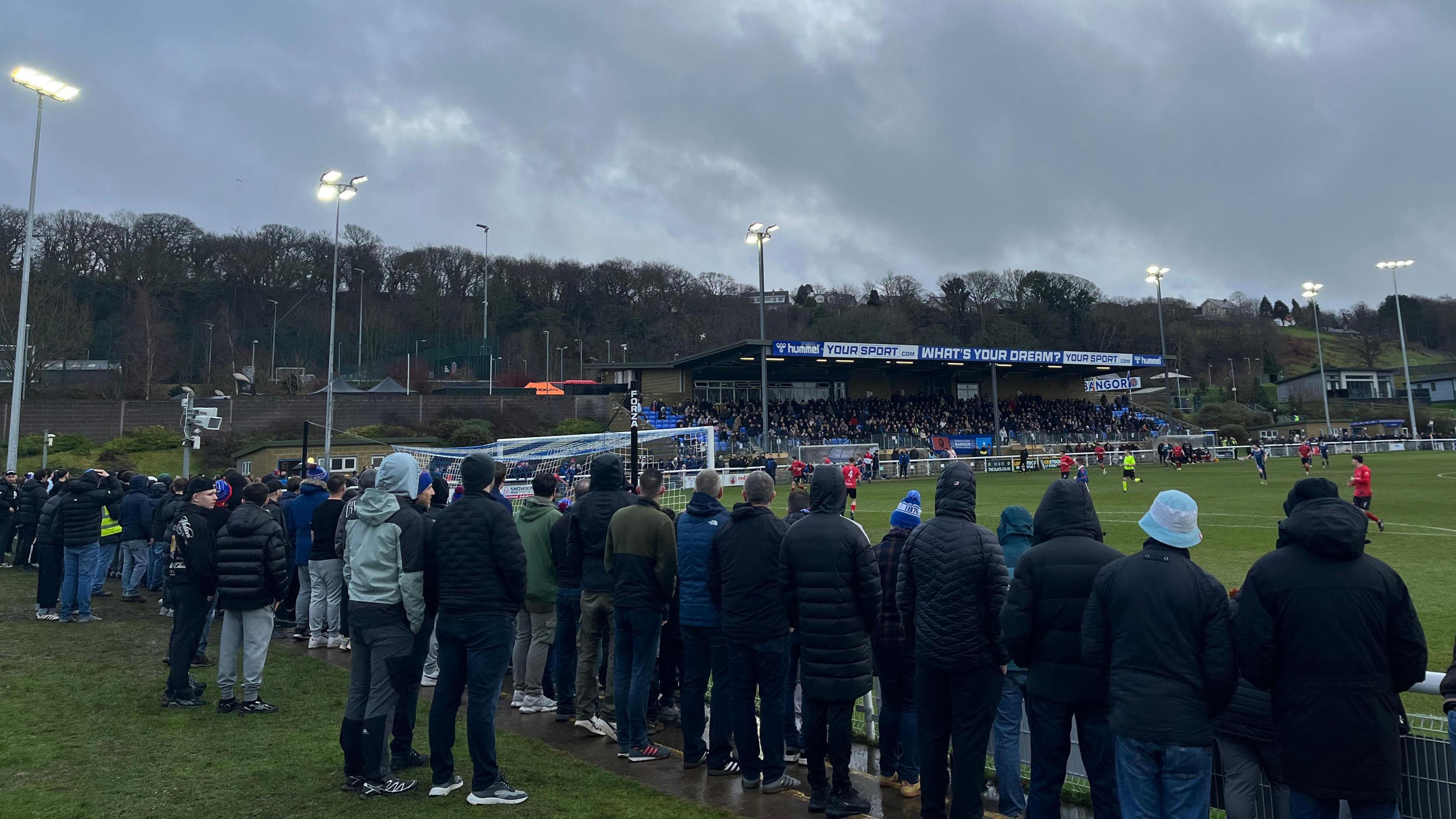 Bangor yn erbyn Caerau Elai