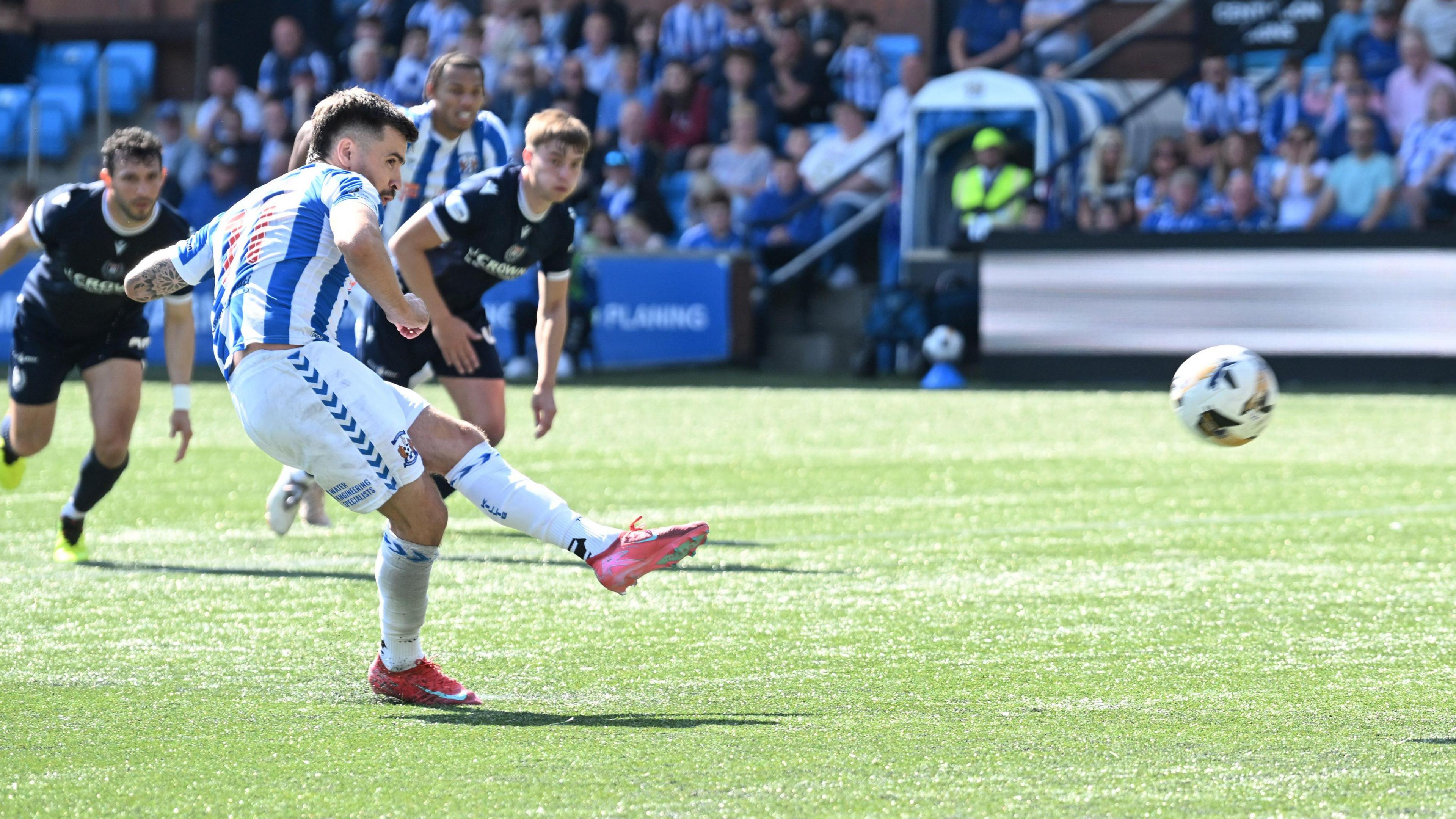 Danny Armstrong scores from the spot
