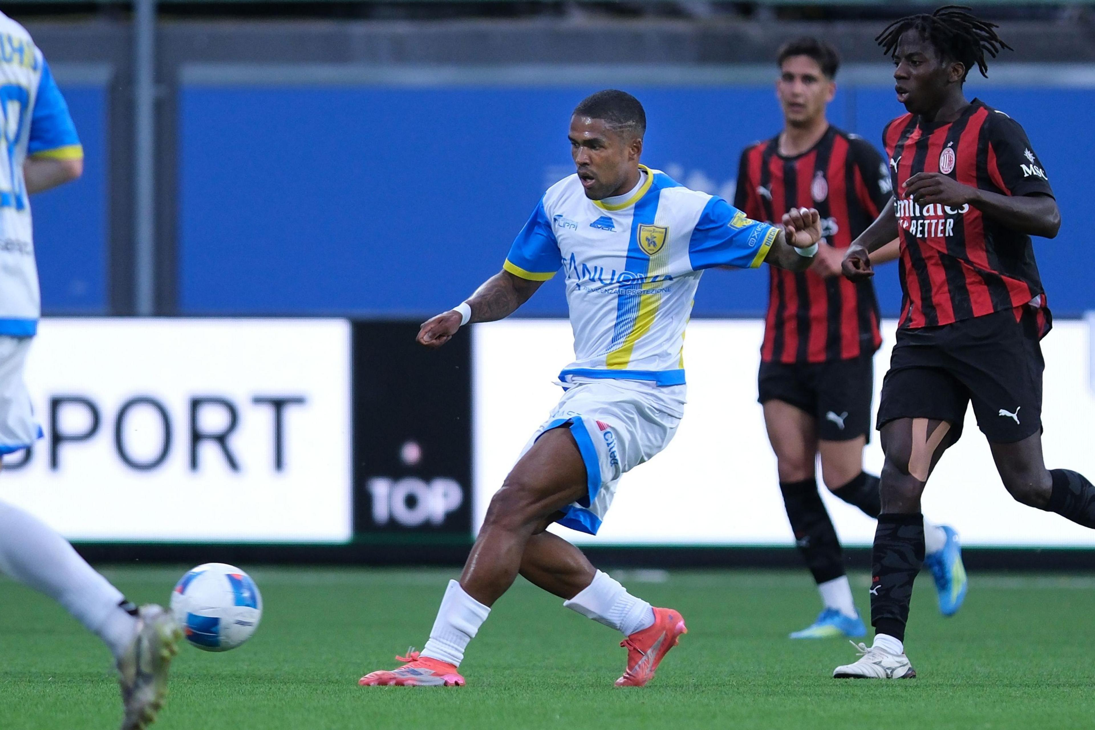 Douglas Costa 