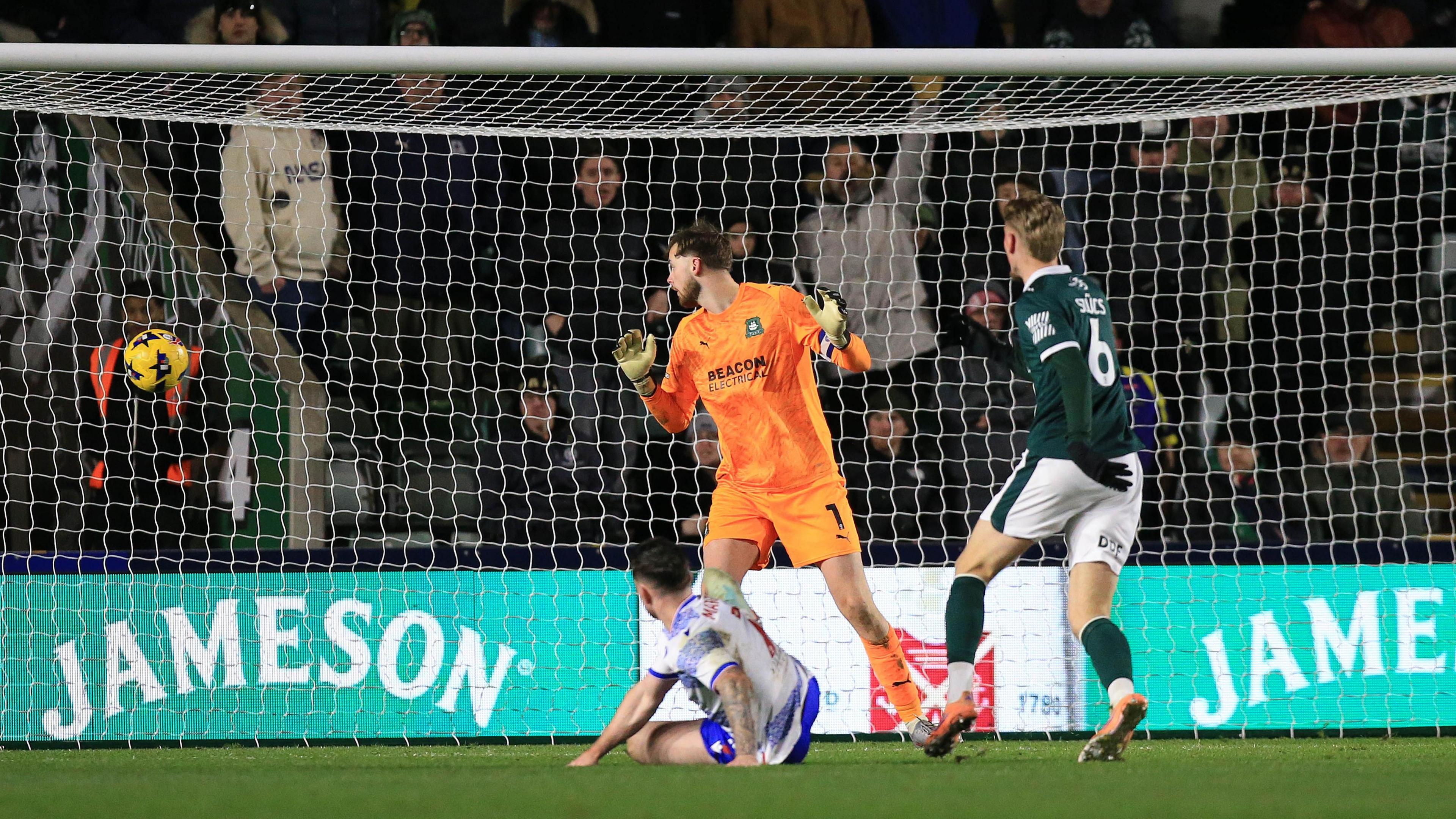 Jack Marriott caps off the victory with Reading's fourth goal
