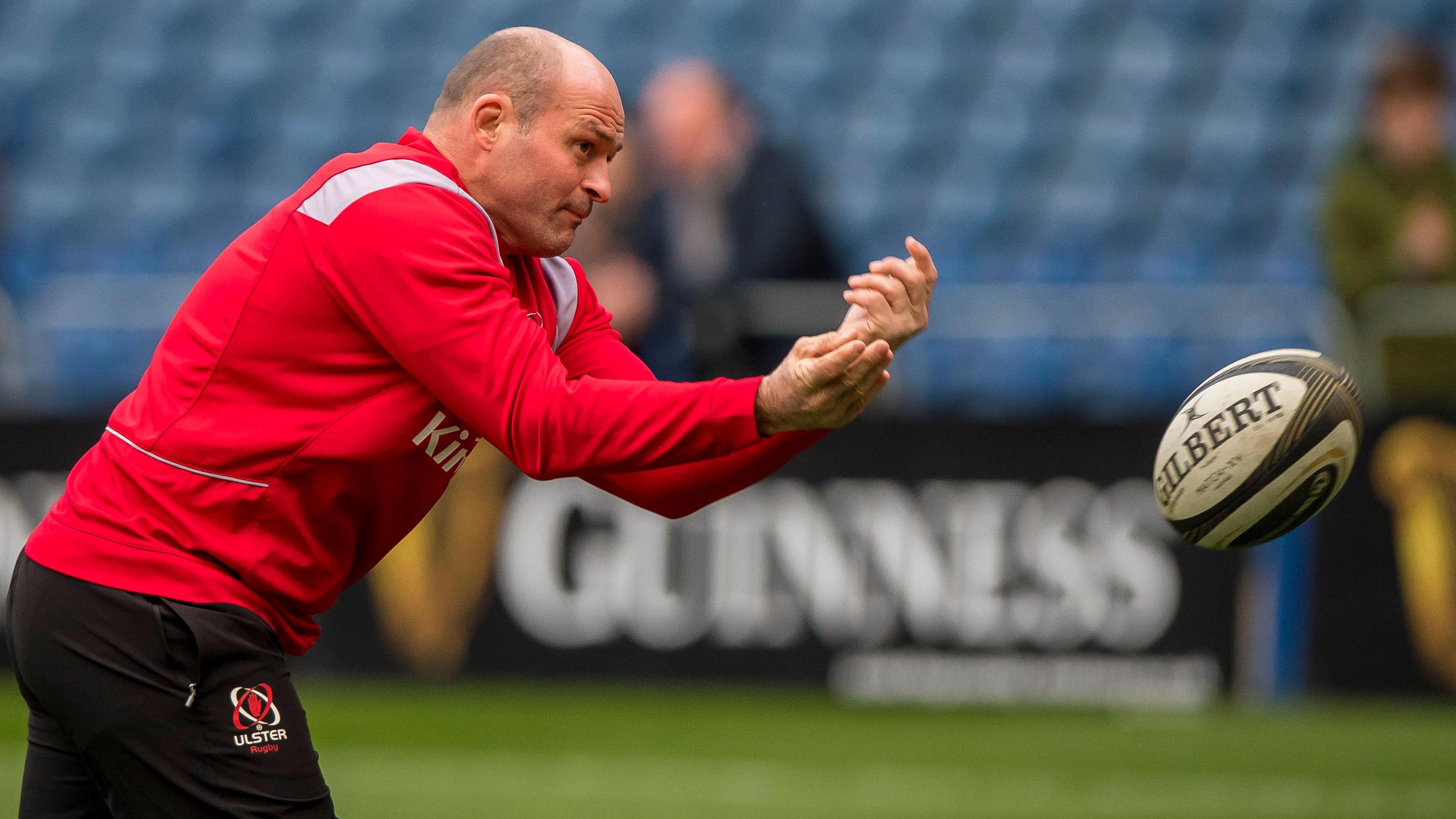 Rory Best throws the ball