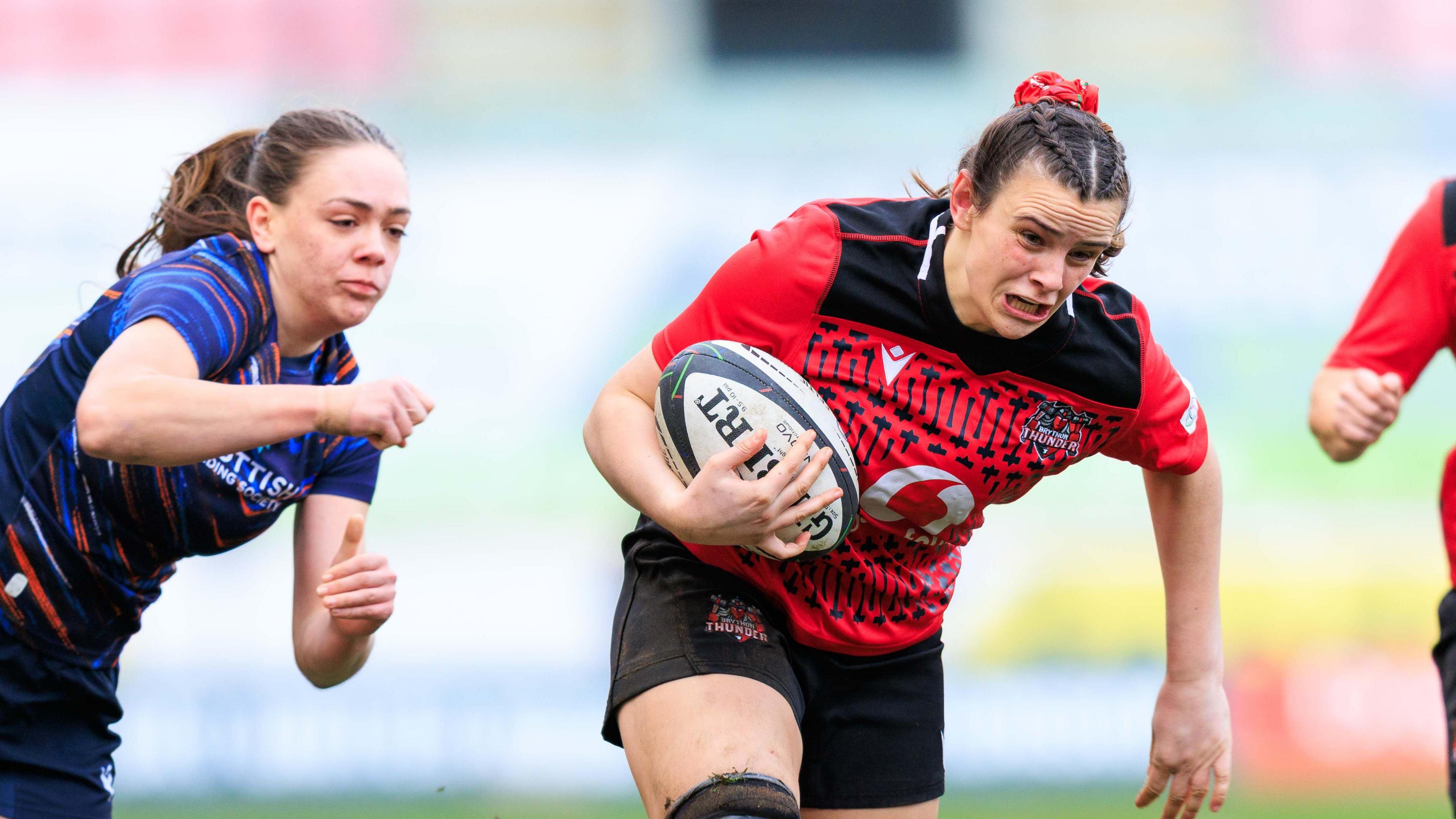 Branwen Metcalfe carries the ball for Brython Thunder