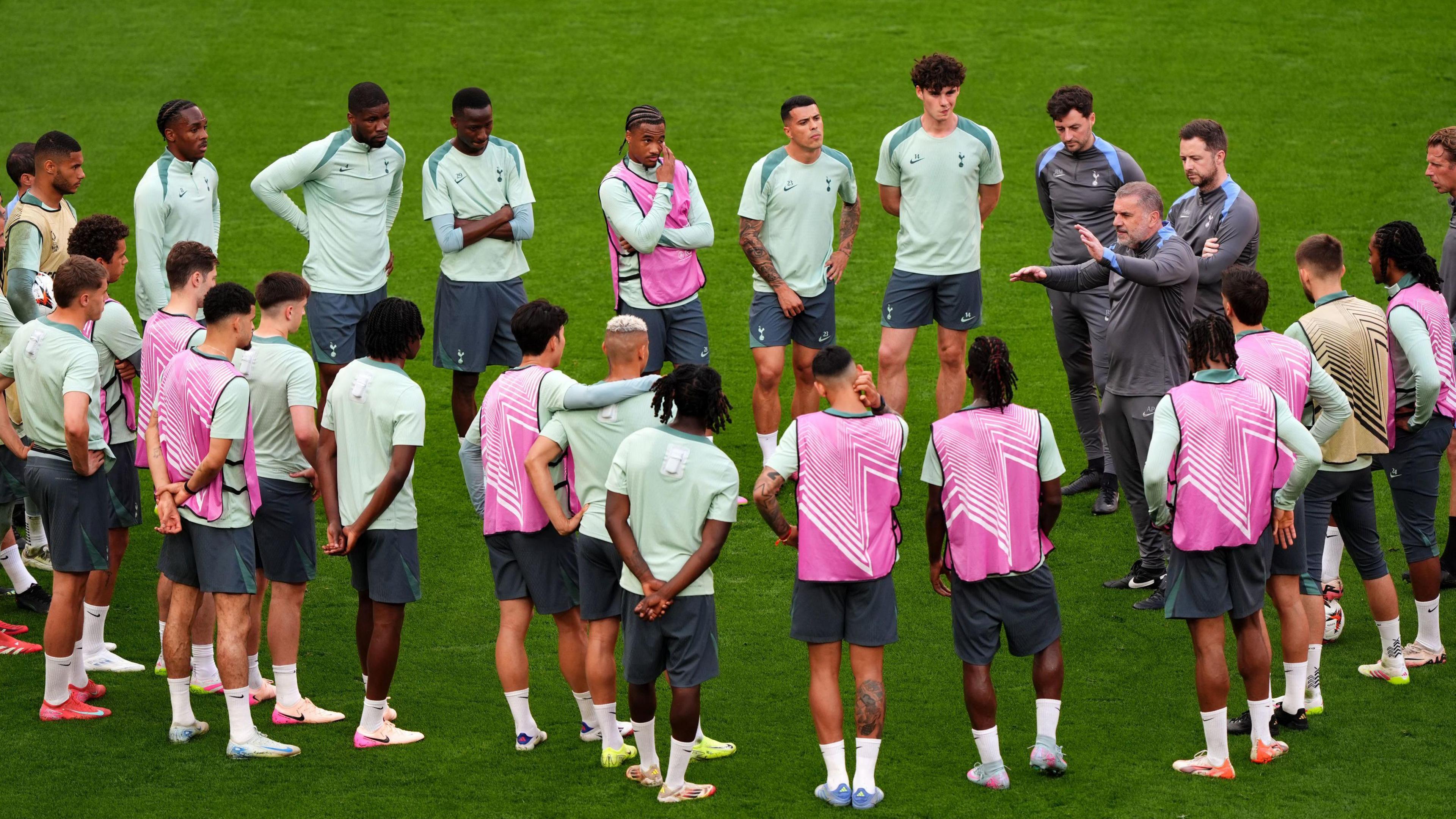 Ange Postecoglou speaks to the Tottenham squad during Tuesday's open training session at San Mames