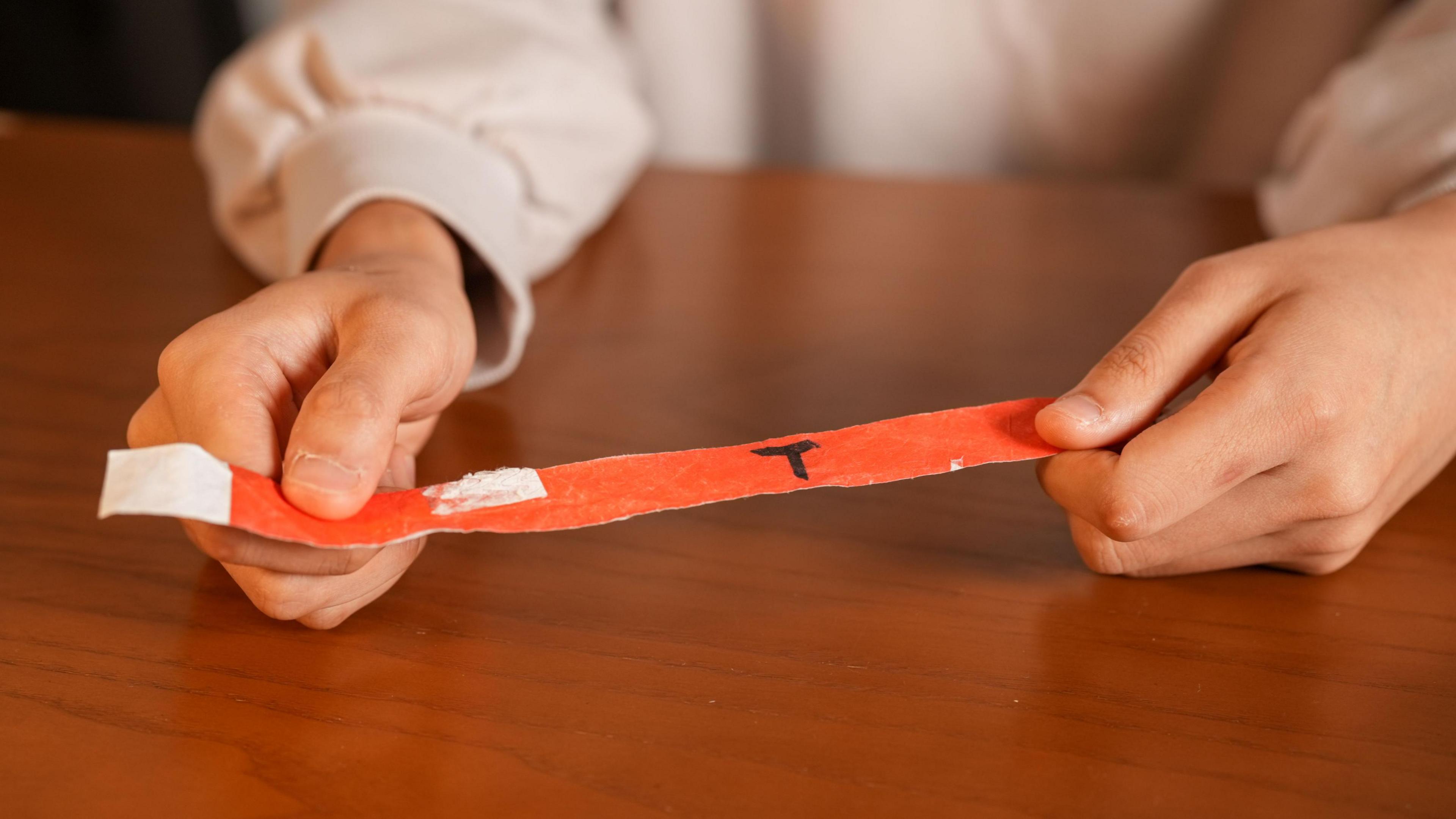 Youngjin shows a red band that they put on before he was arrested, indicated he had to be checked