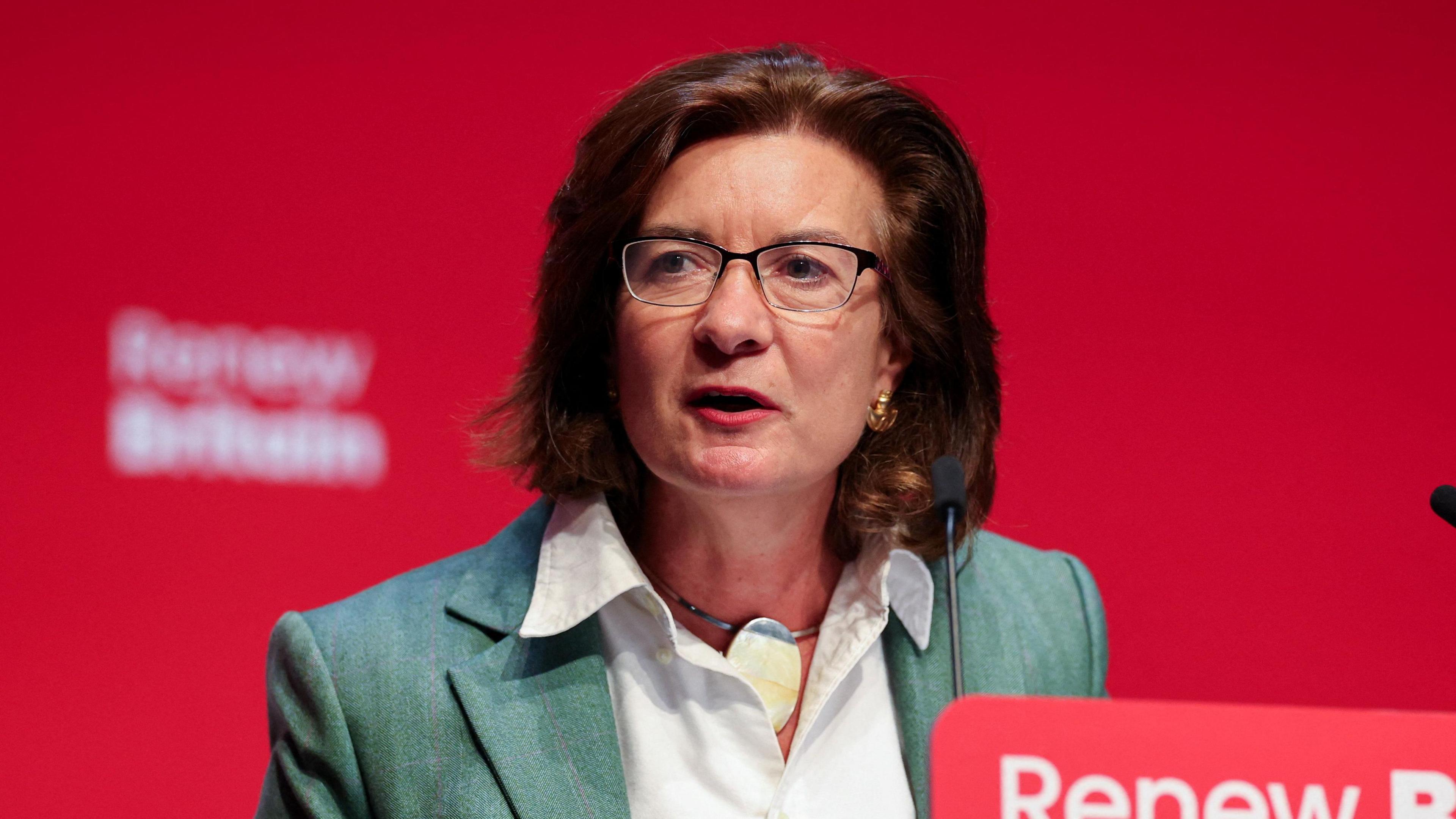 Mae Eluned Morgan yn addo "trawsnewid" gofal iechyd meddwl, gyda gwasanaethau yr un diwrnod a phrofion ym mhob un o fyrddau iechyd Cymru