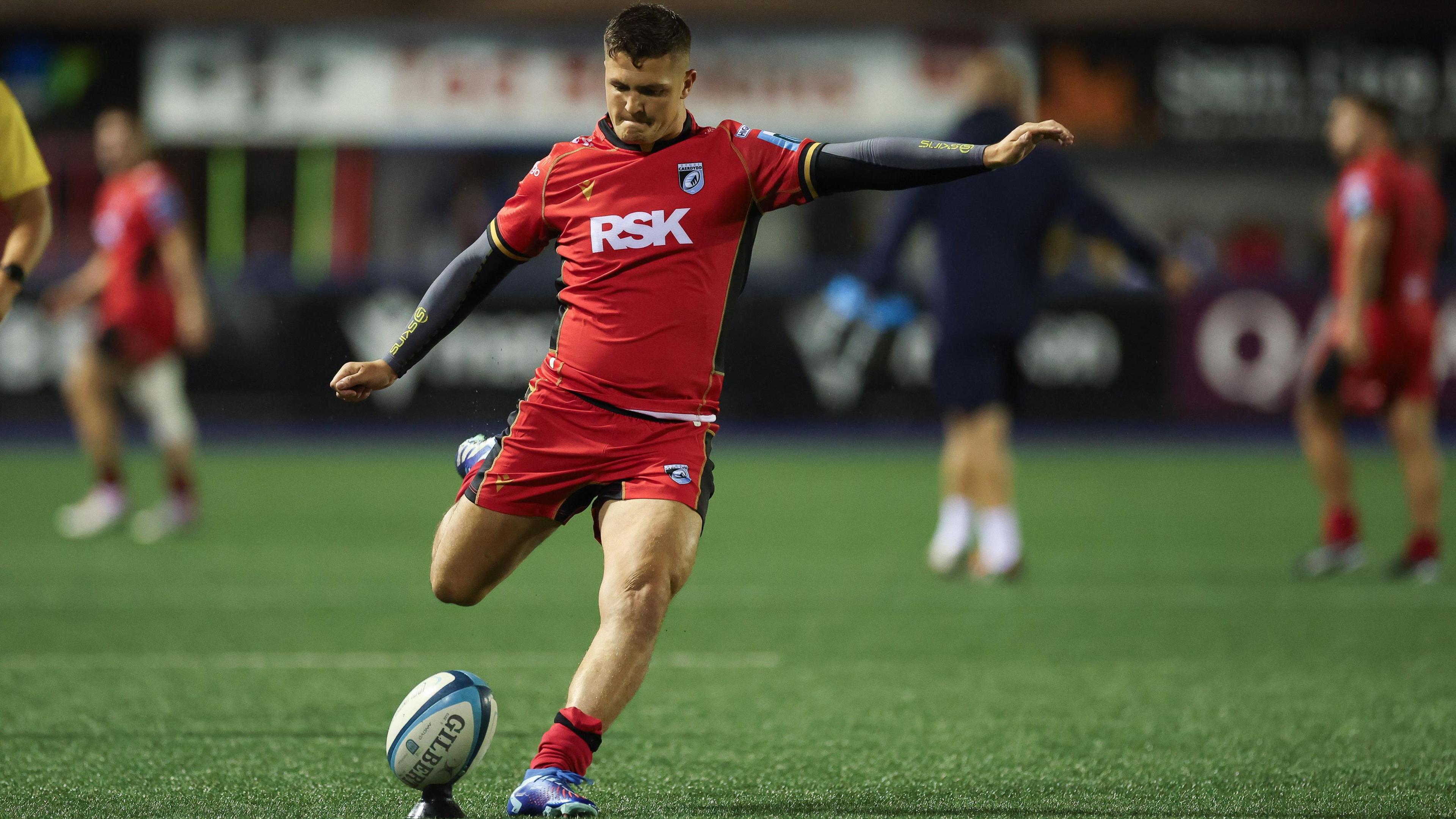 Callum Sheedy kicking for goal on his Cardiff debut against Bath