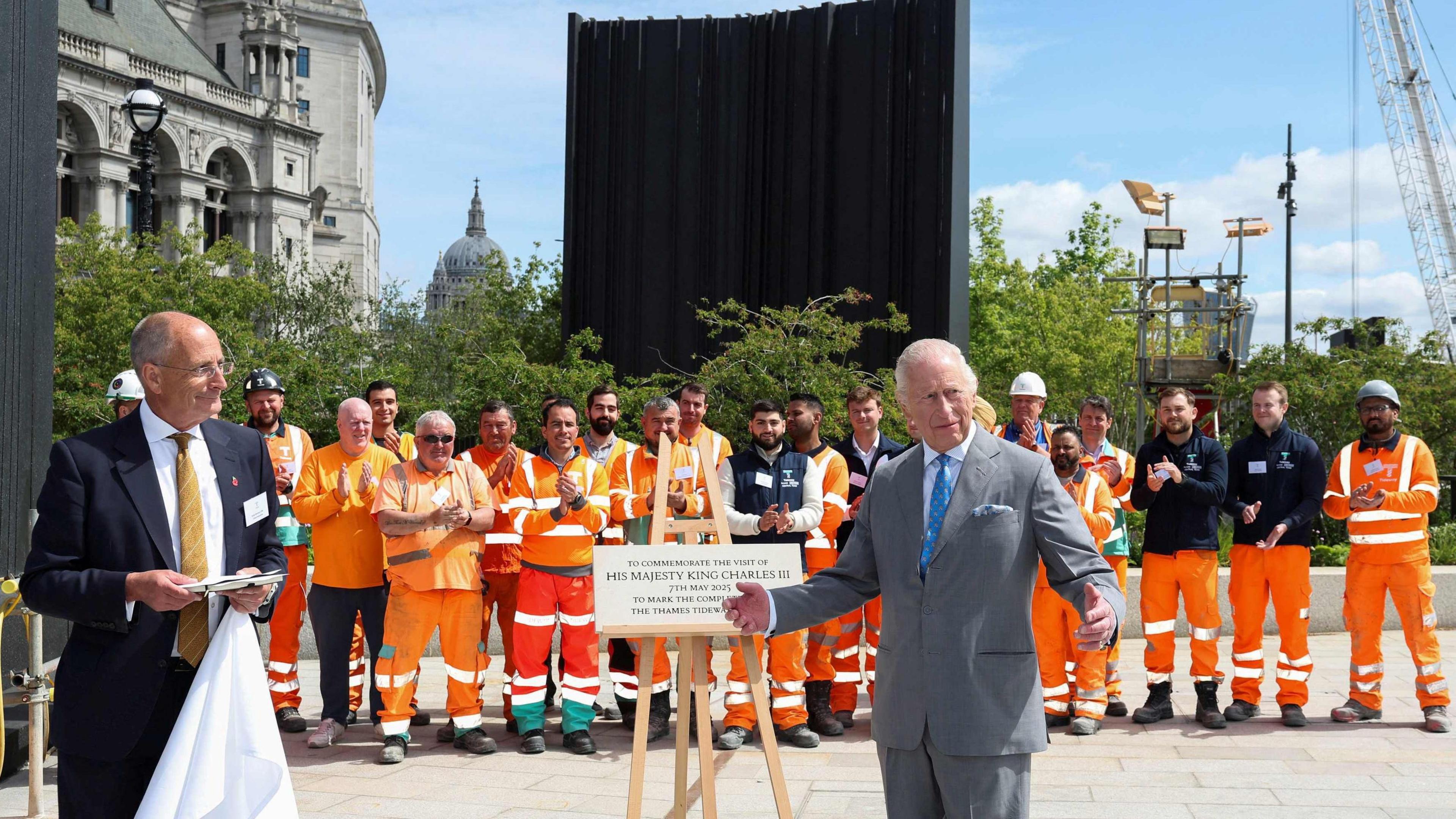 The King unveils a plaque to mark the opening