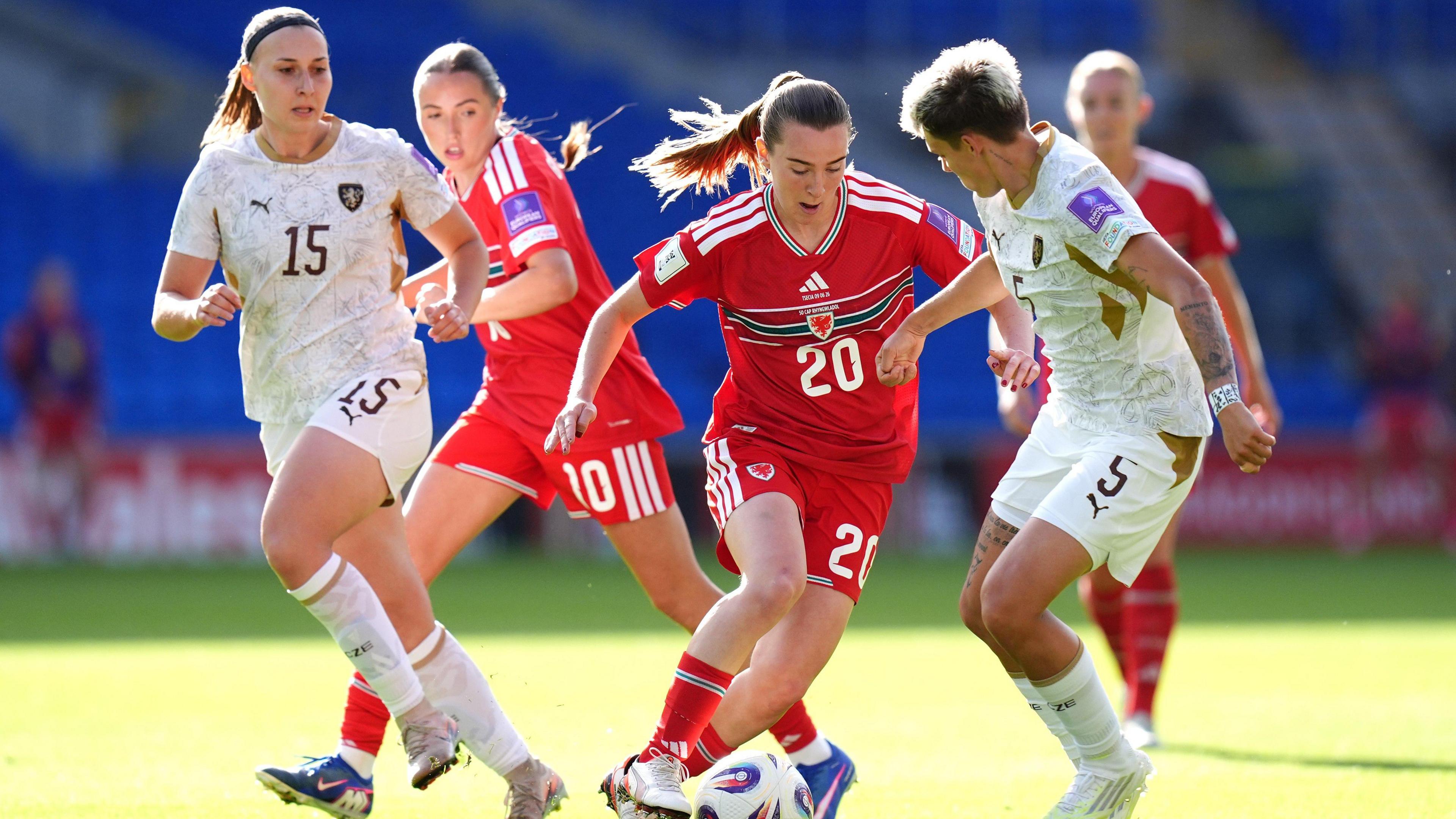 Cymru v Gweriniaeth Tsiec
