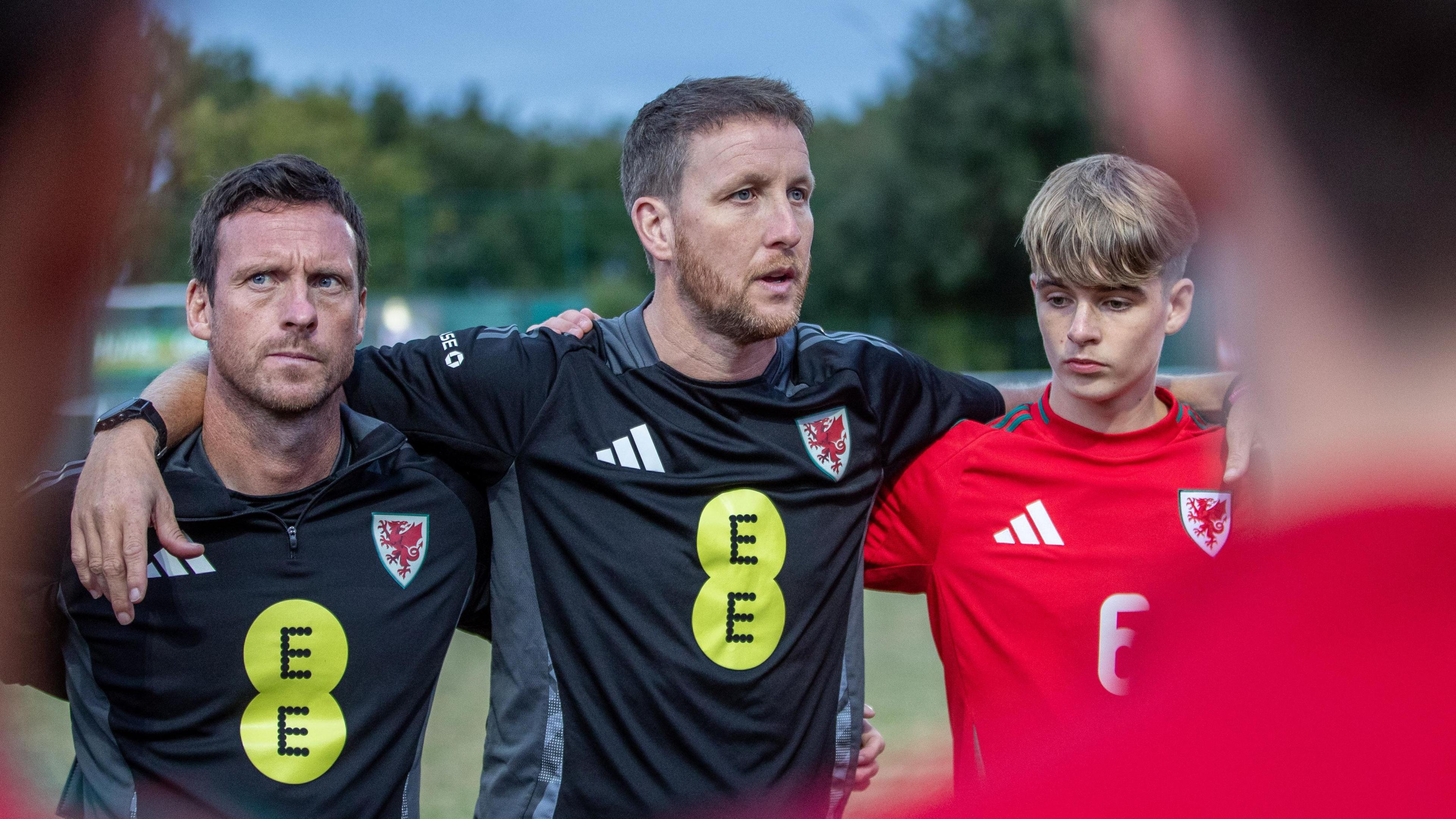 Wales Under-16 head coach Adrian Davies (centre) speaks to his players in a huddle