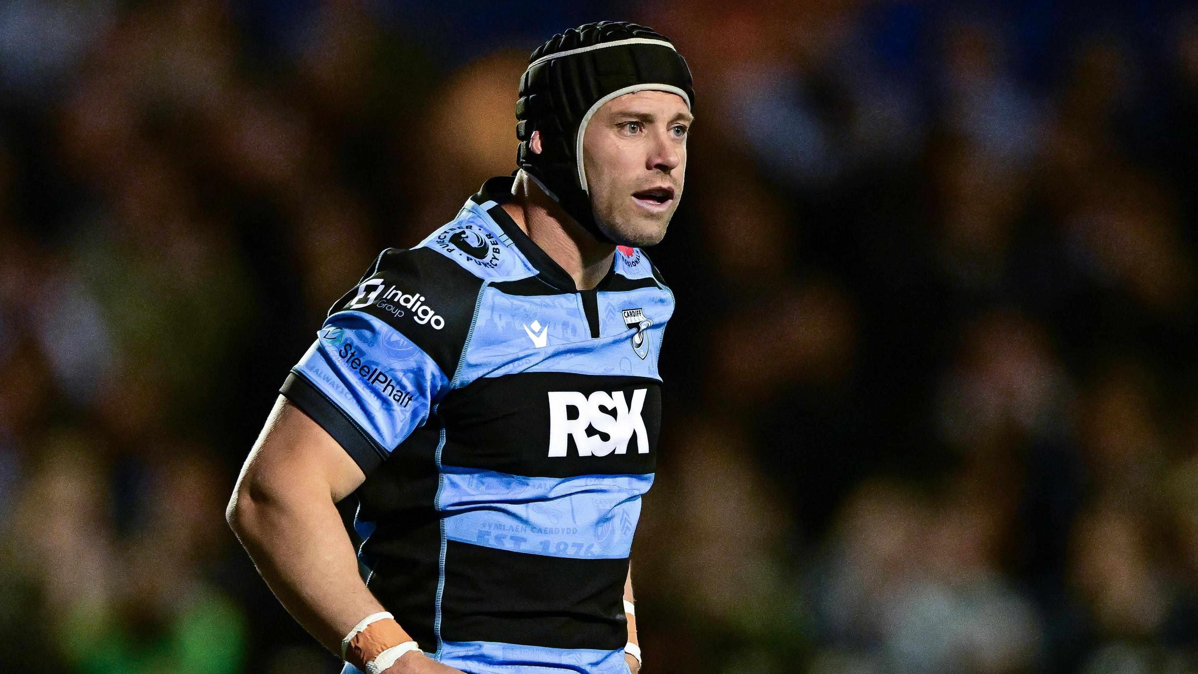 Leigh Halfpenny playing for Cardiff