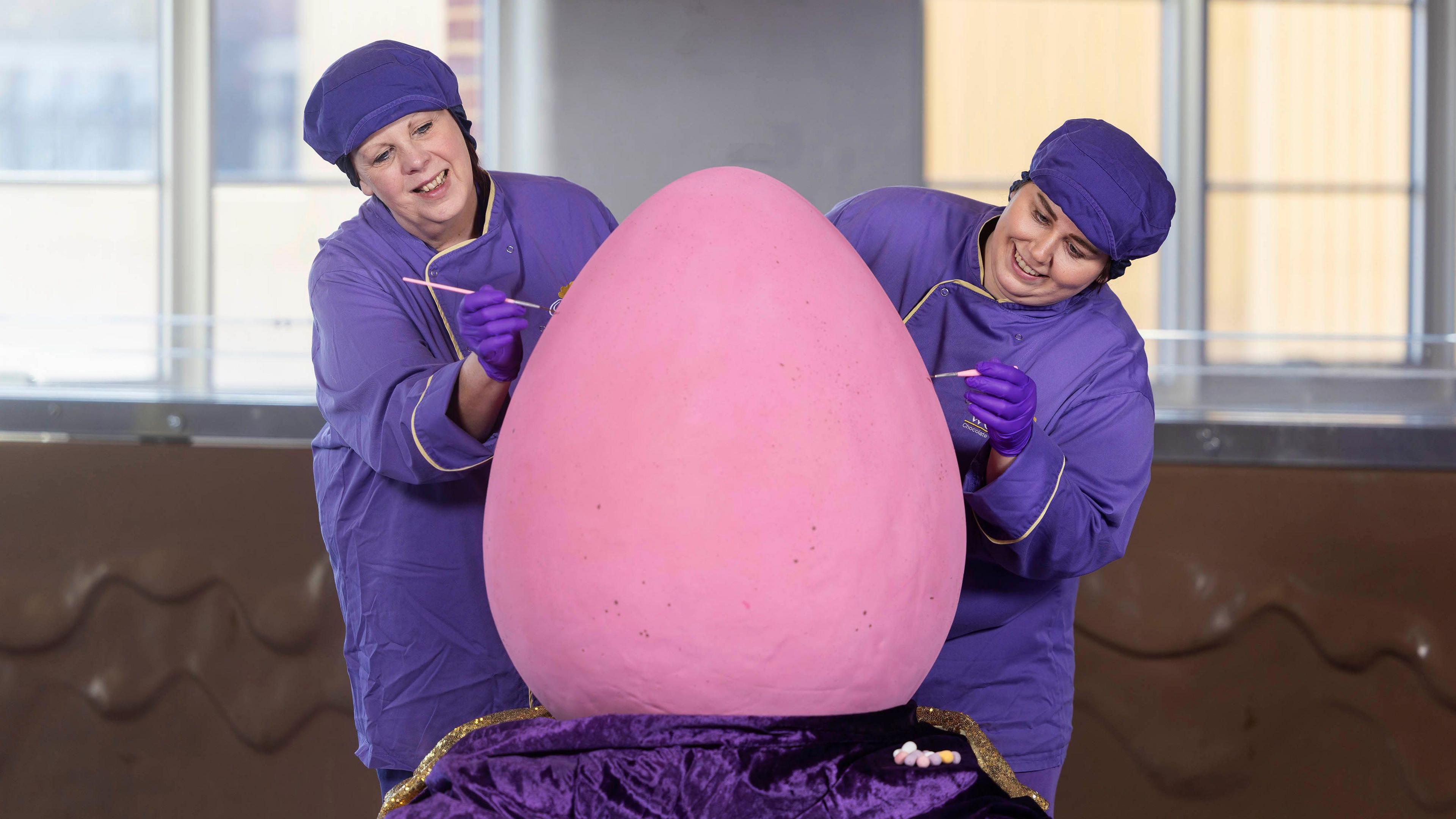 Cadbury World Chocolatiers Donna Pitt and Claire Fielding with the 'Mega Mini Egg'