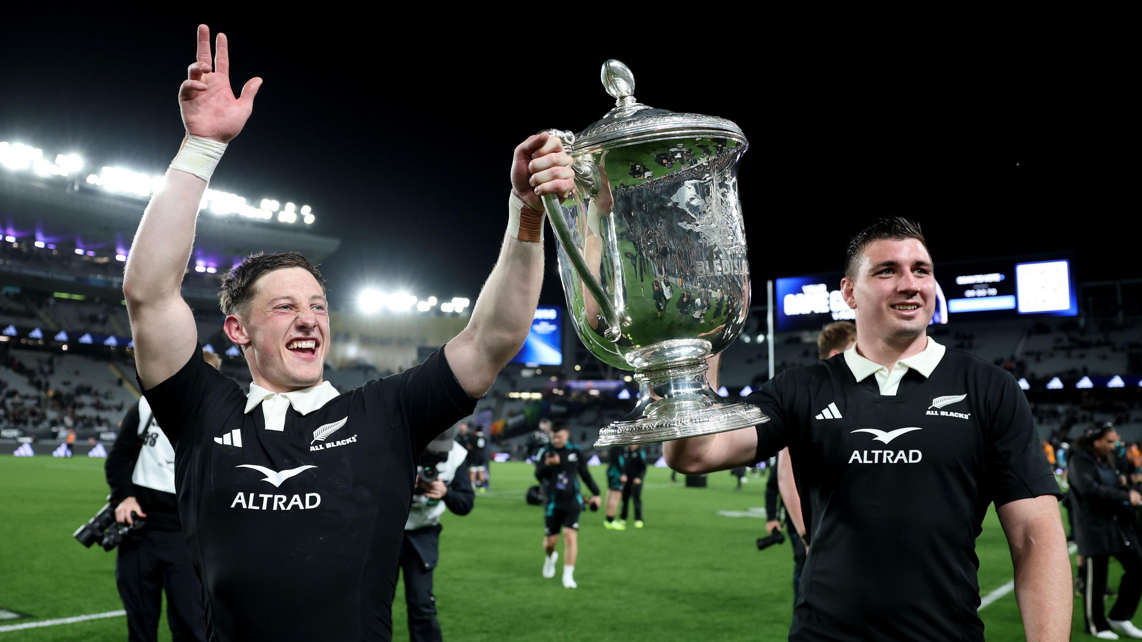 Cam Roigard and Simon Parker of New Zealand holding aloft the Bledisloe Cup