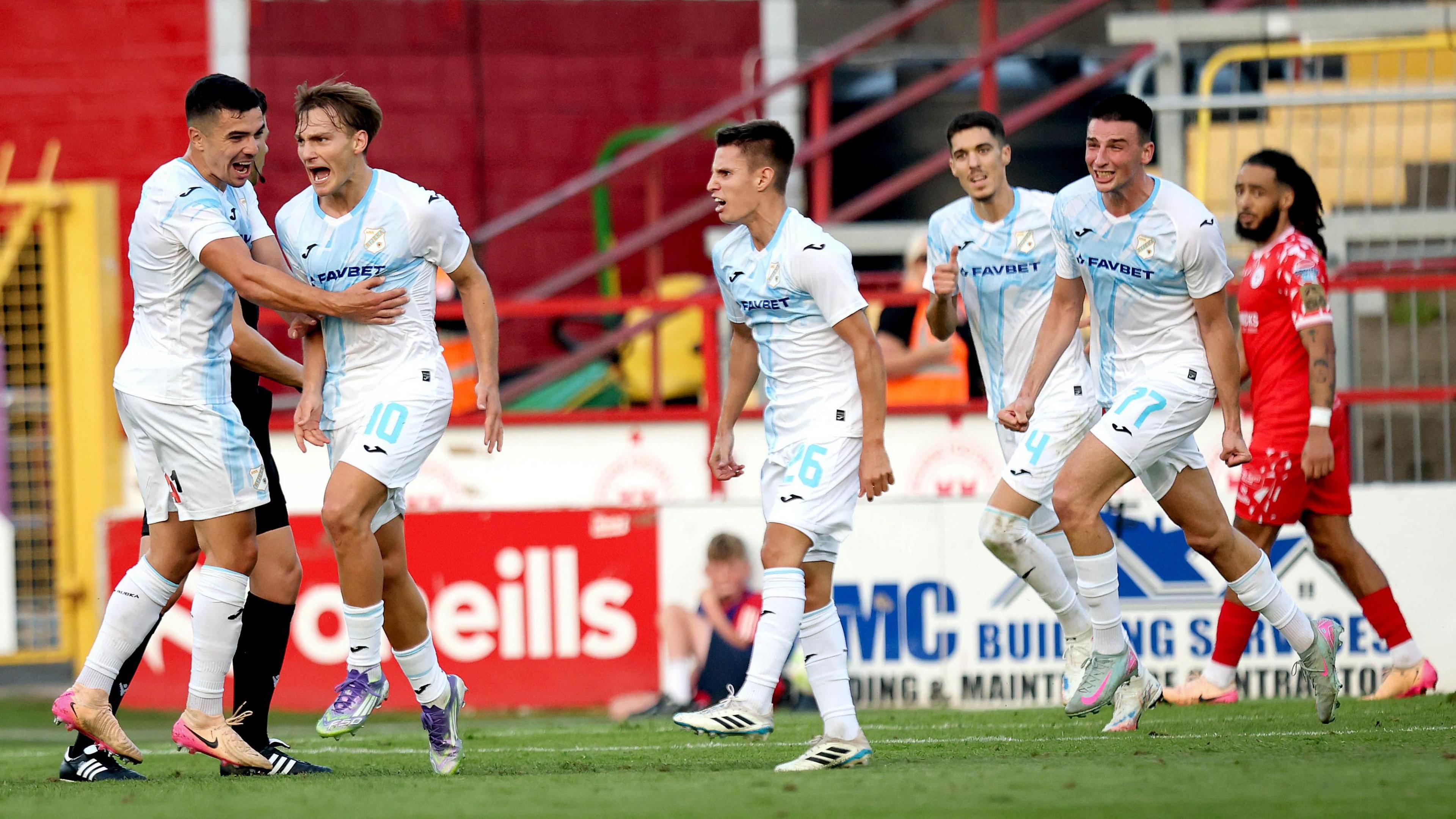 Toni Fruk scores