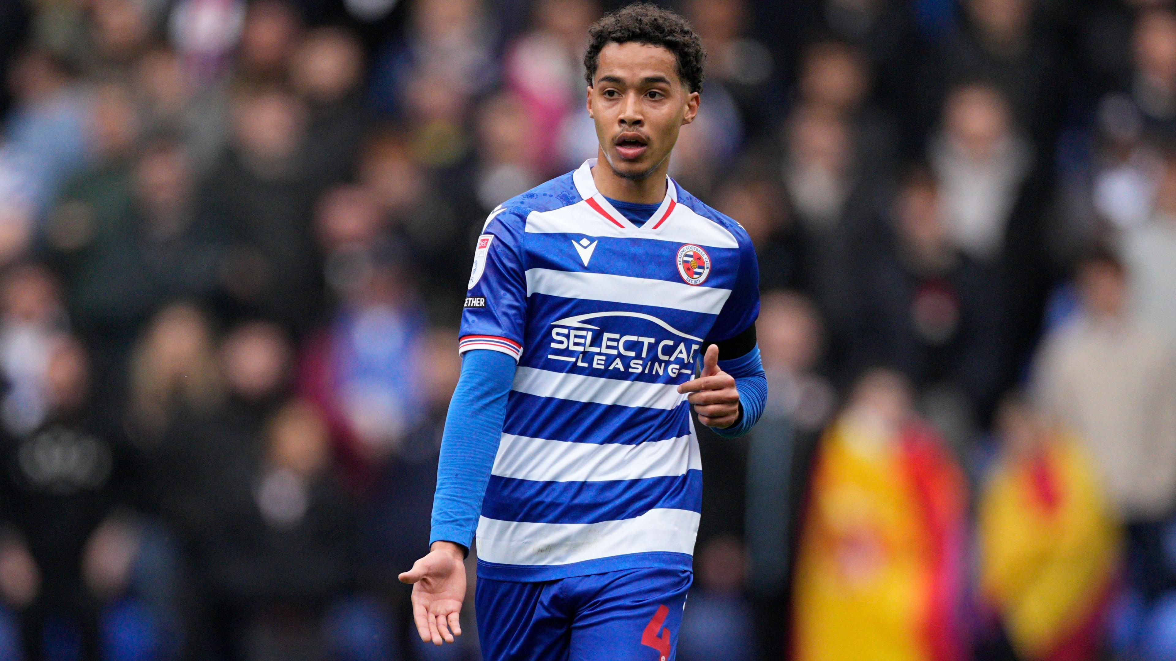 Ben Elliott of Reading in action for his side