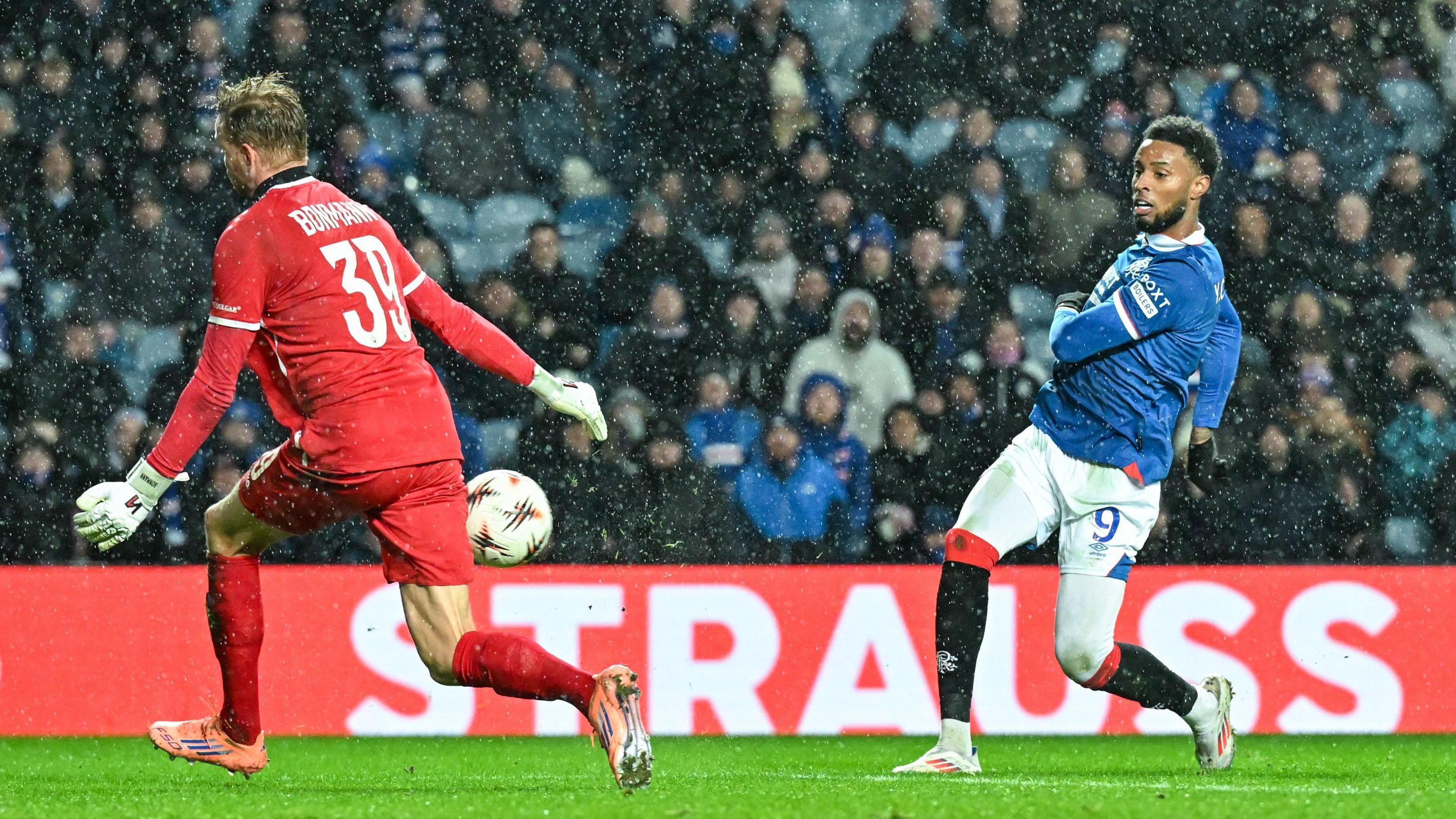 Youssef Chermiti passes up a chance against Ludogorets