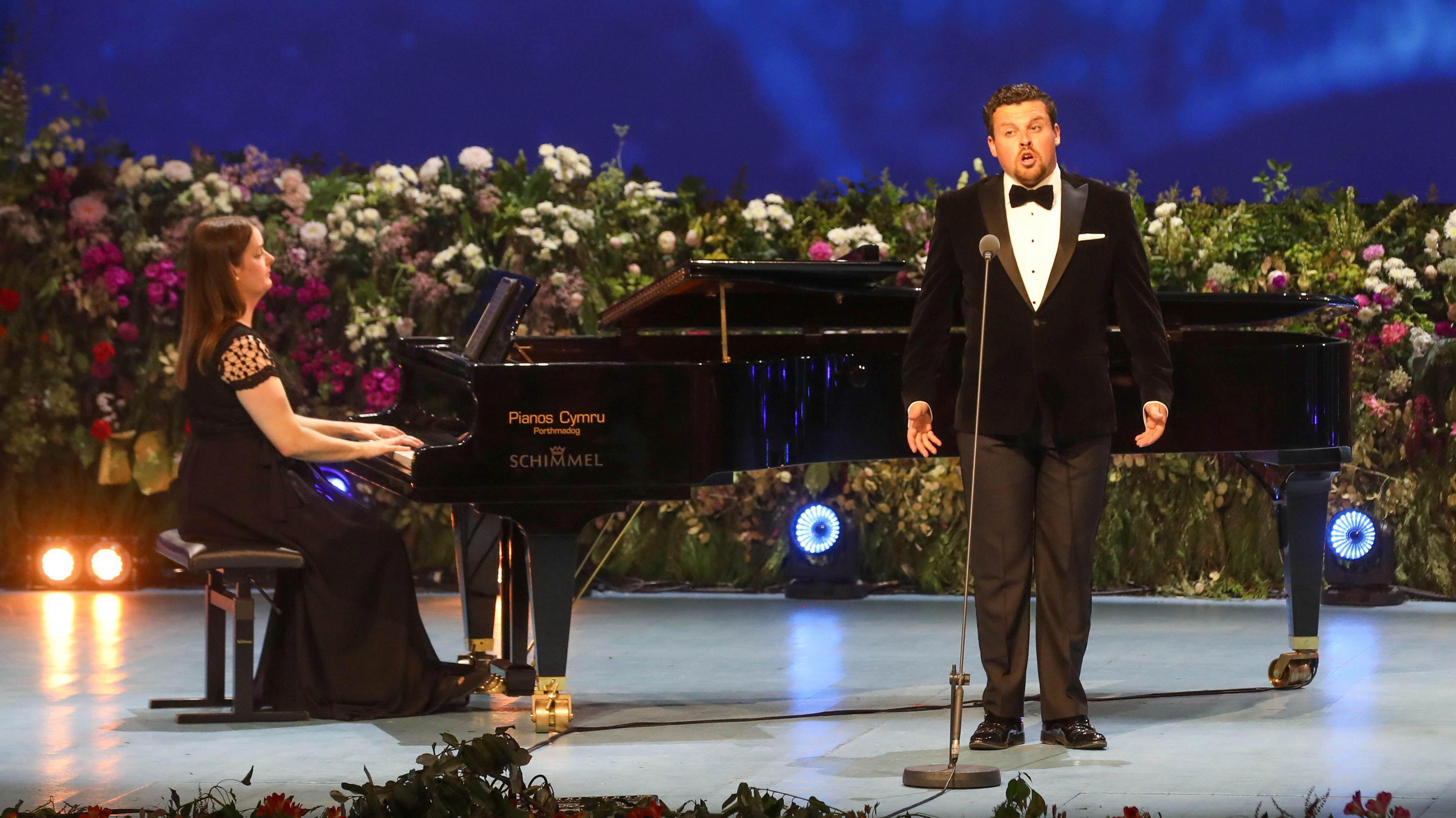 Dafydd Jones yn cystadlu yn Eisteddfod Llangollen