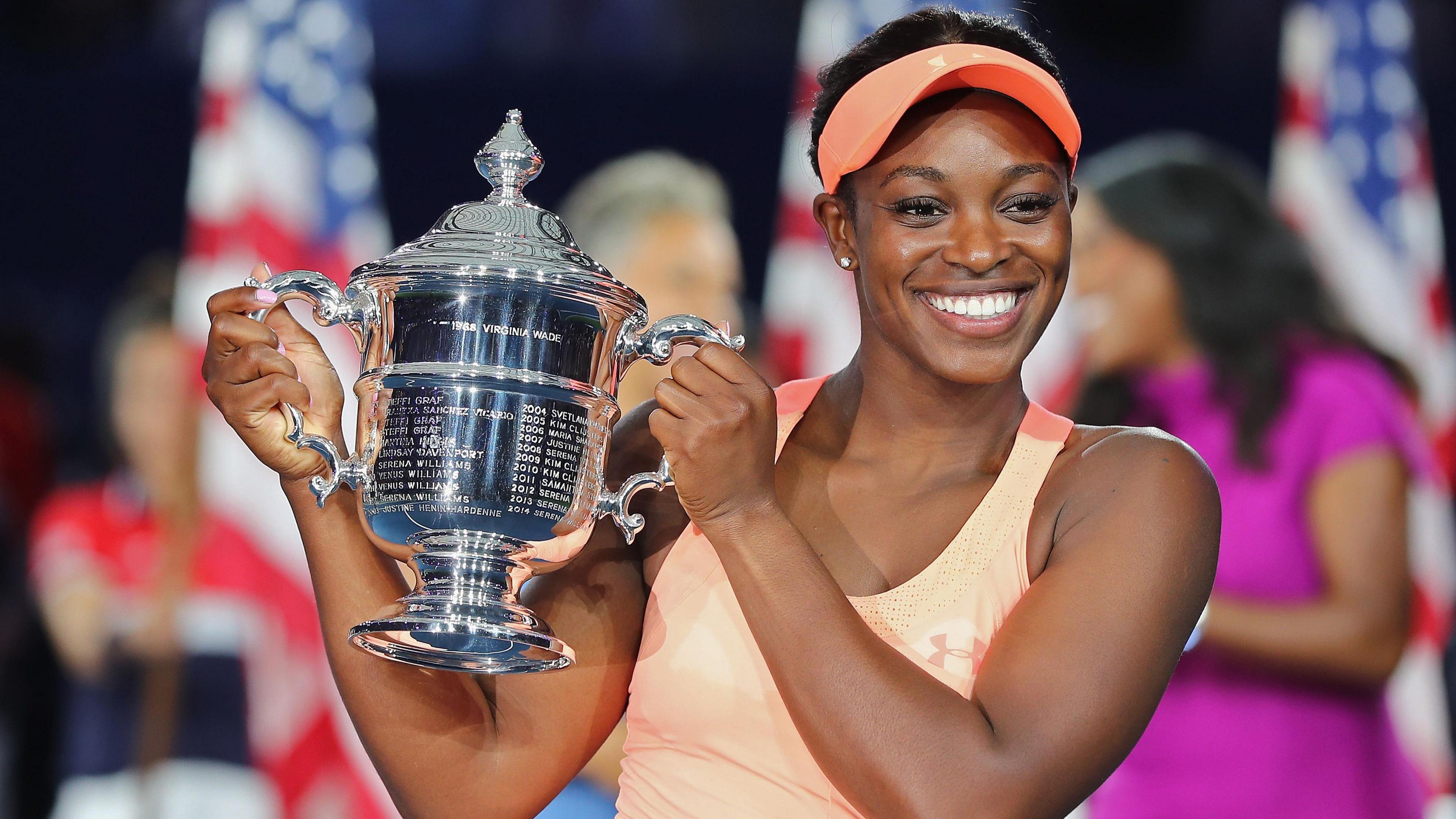 Sloane Stephens poses whilst holding the US Open trophy after winning the tournament in 2017