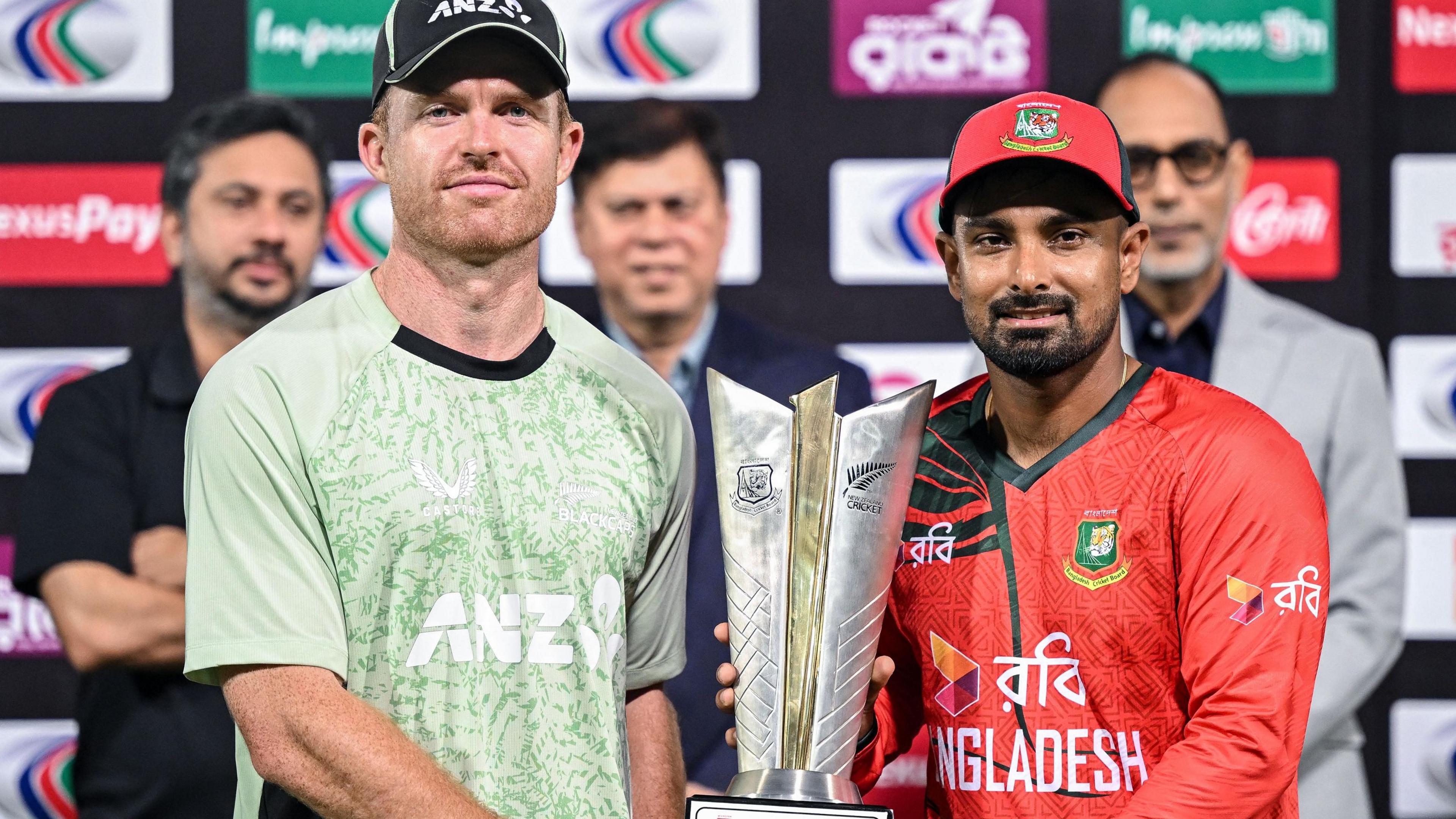 New Zealand captain Nick Kelly and Bangladesh skipper Litton Das with the T20 series trophy