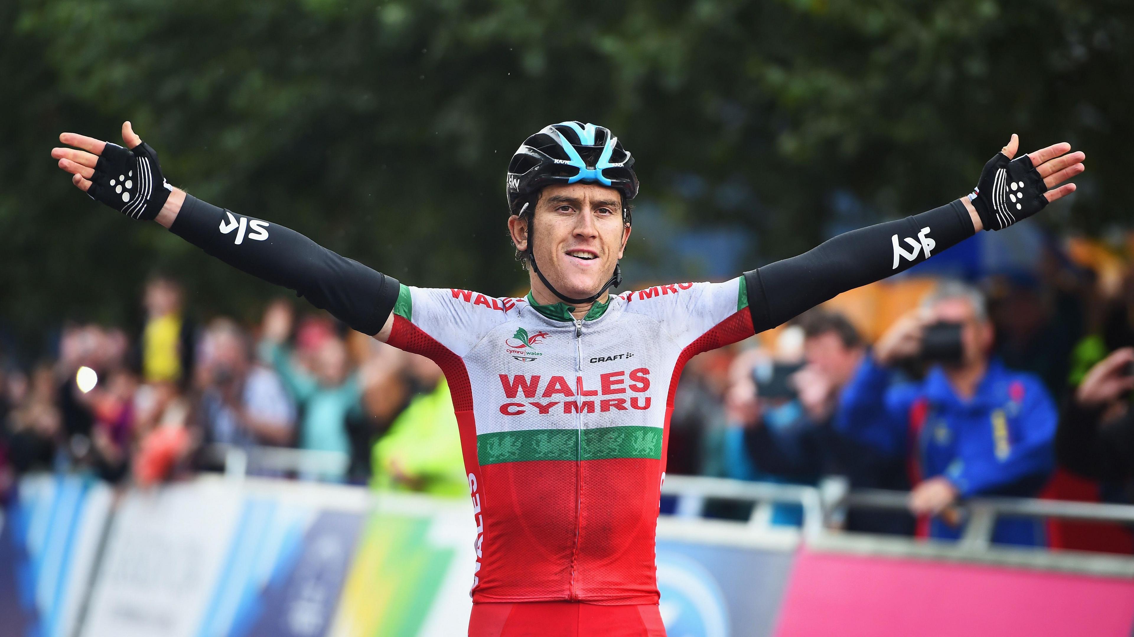 Geraint Thomas of Wales celebrates winning the gold medal in the Men's Road Race during day eleven of the Glasgow 2014 Commonwealth Games on August 3, 2014 in Glasgow, Scotland. 