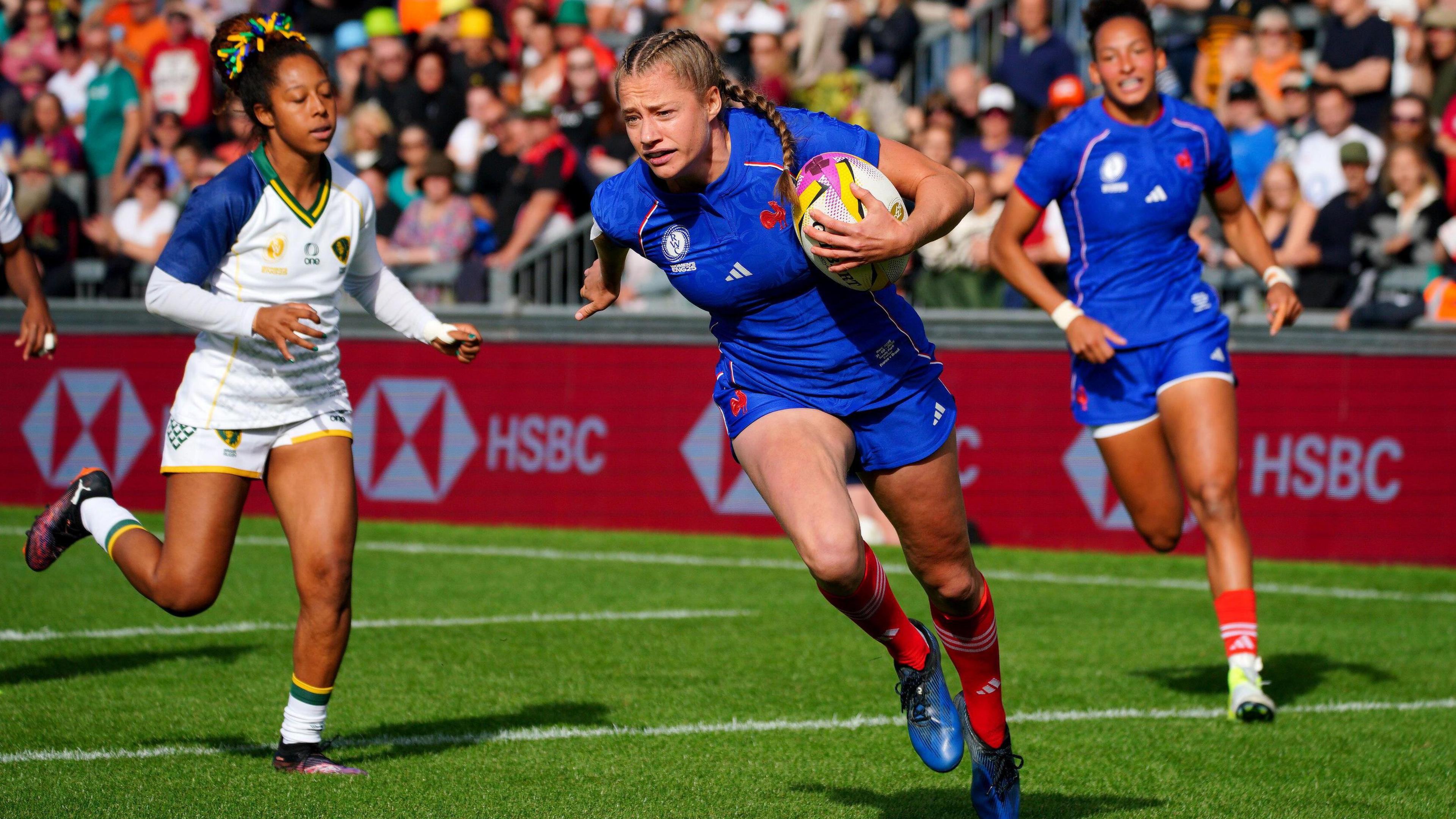 Emilie Boulard scores a effort versus Brazil
