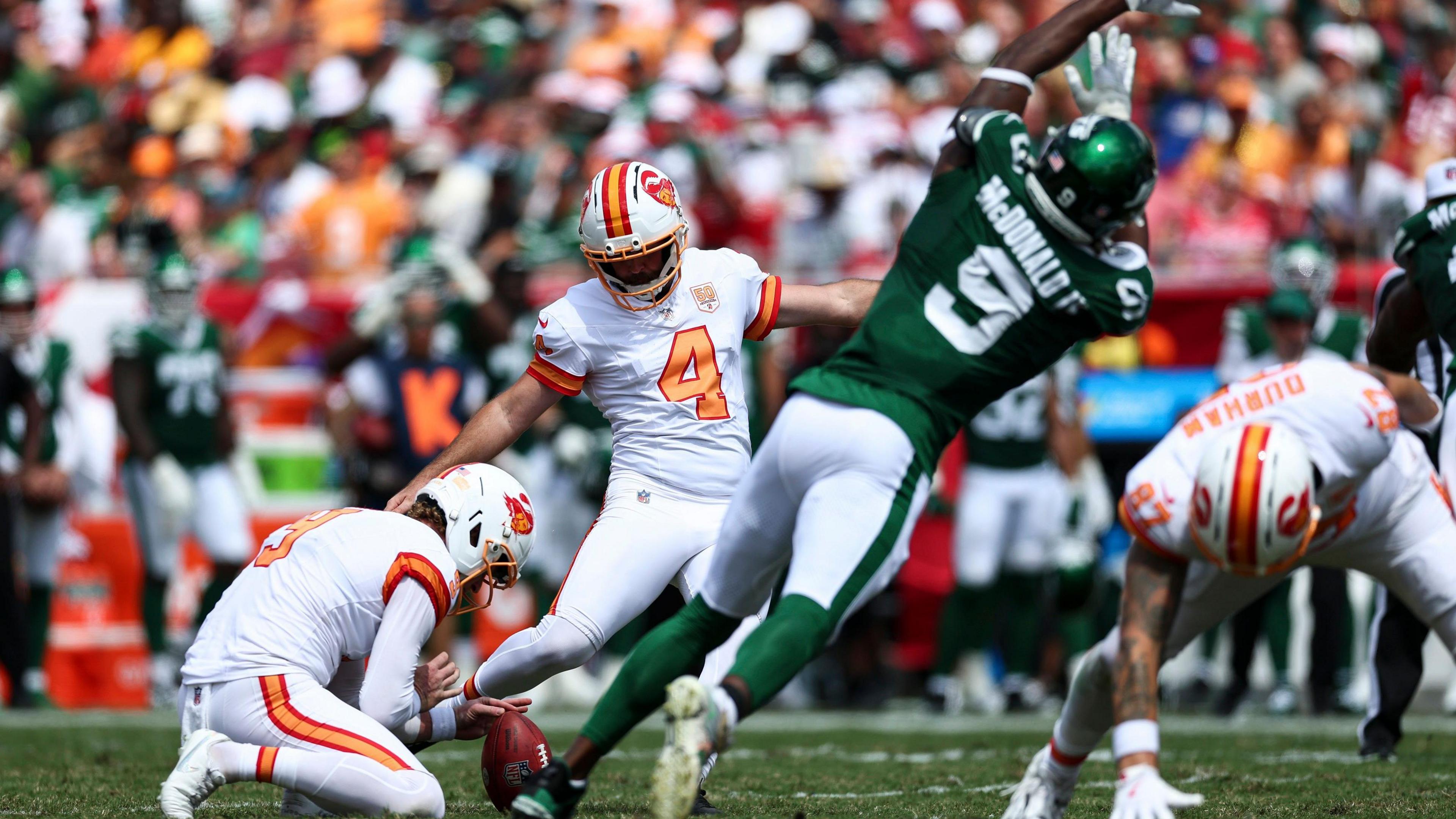 Will McDonald of the New York Jets dives to block a Tampa Bay Buccaneers field goal