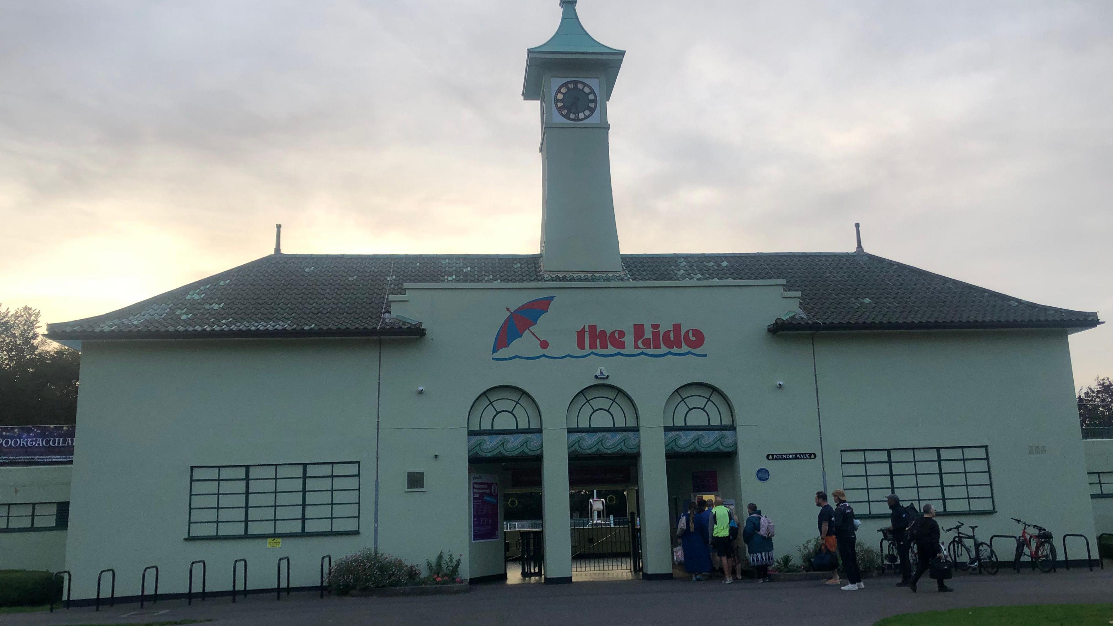 Peterborough Lido entrance 