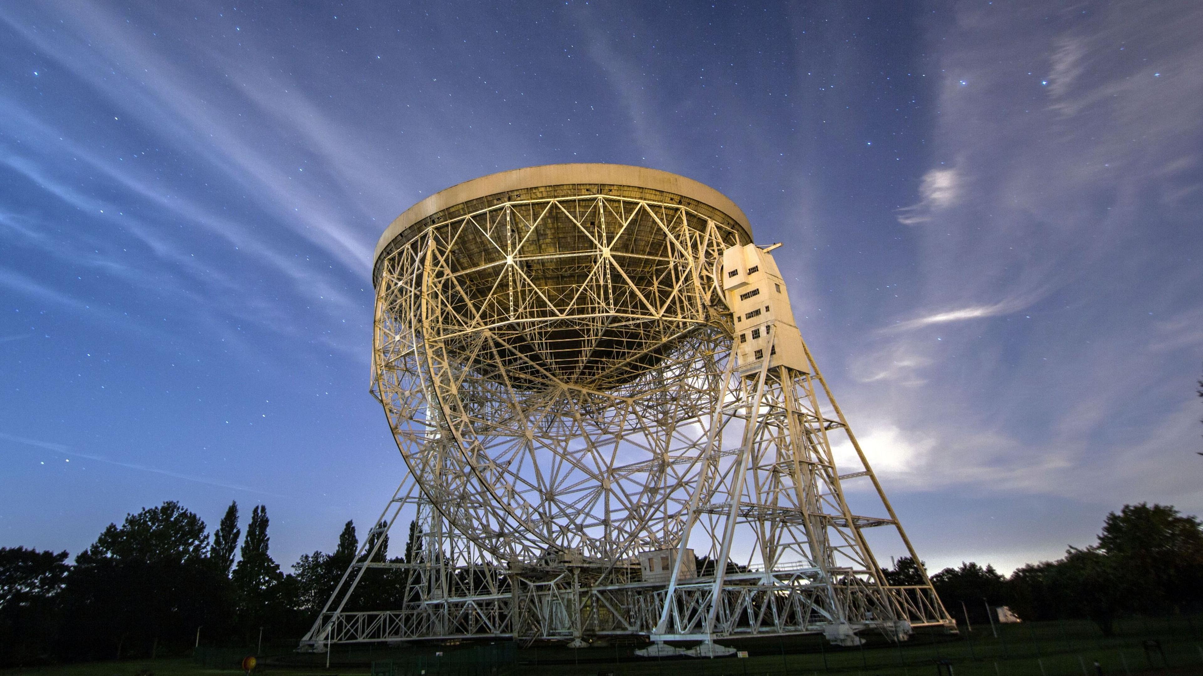 The radio telescope at Jodrell Bank against the sky 