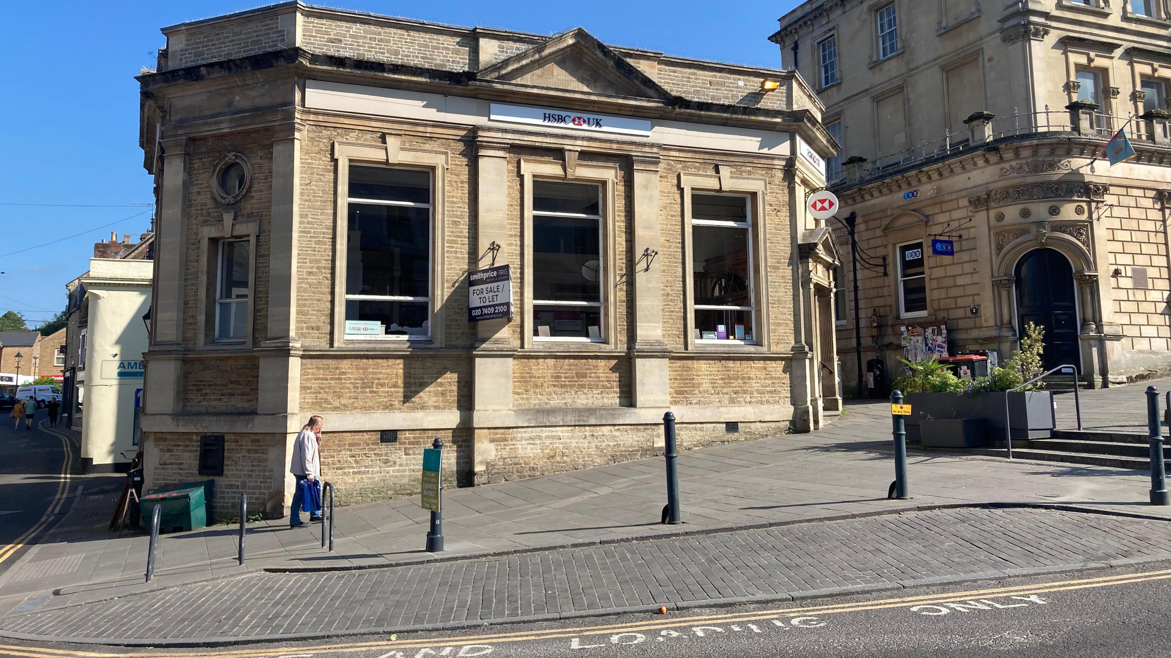 A picture of the outside of the former HSBC branch in Frome.