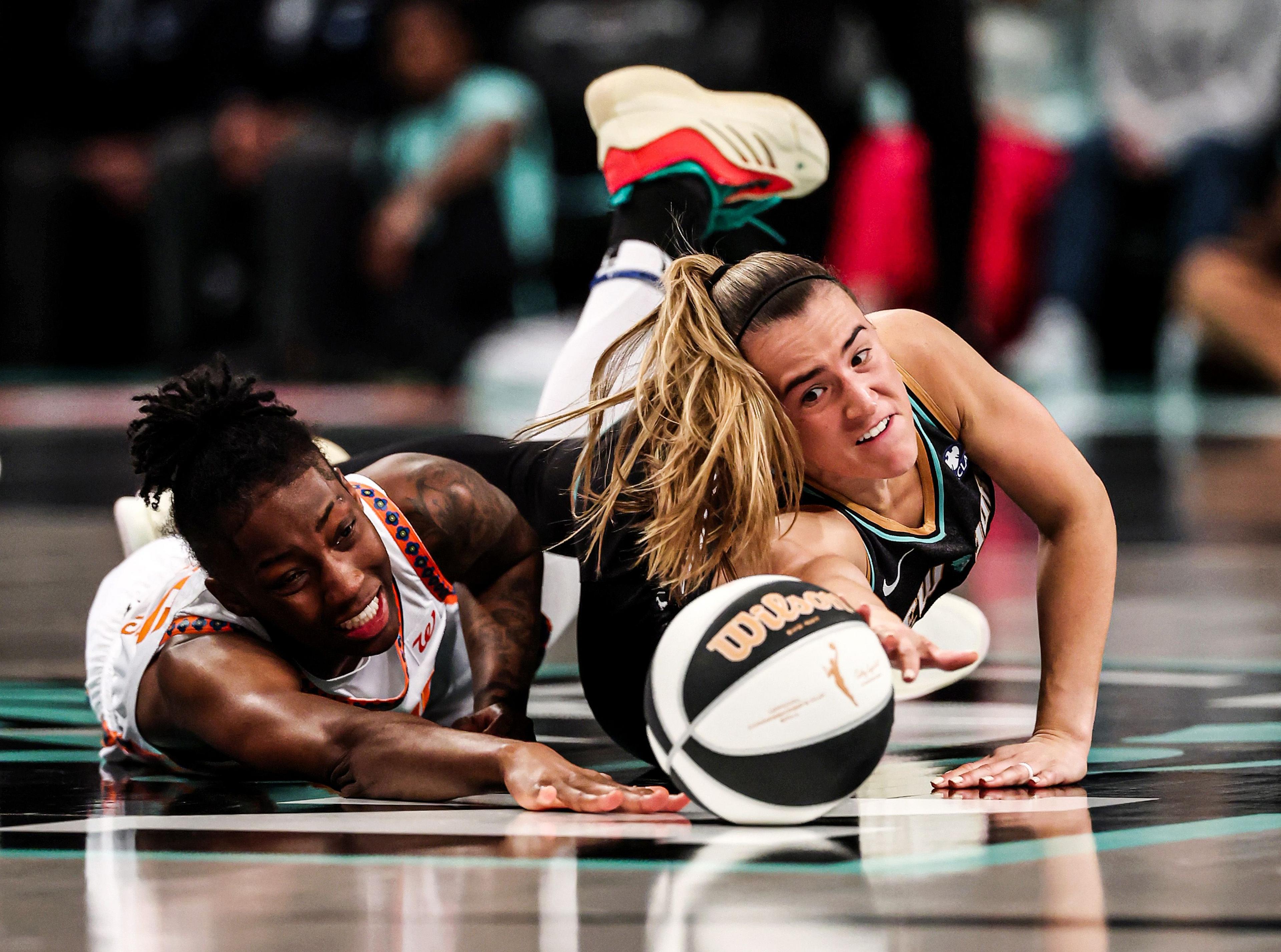 Connecticut Sun's Saniya Rivers and New York Liberty's Sabrina Ionescu go after the loose ball in the third quarter at Barclays Center in Brooklyn, New York City. Photo by Elsa
