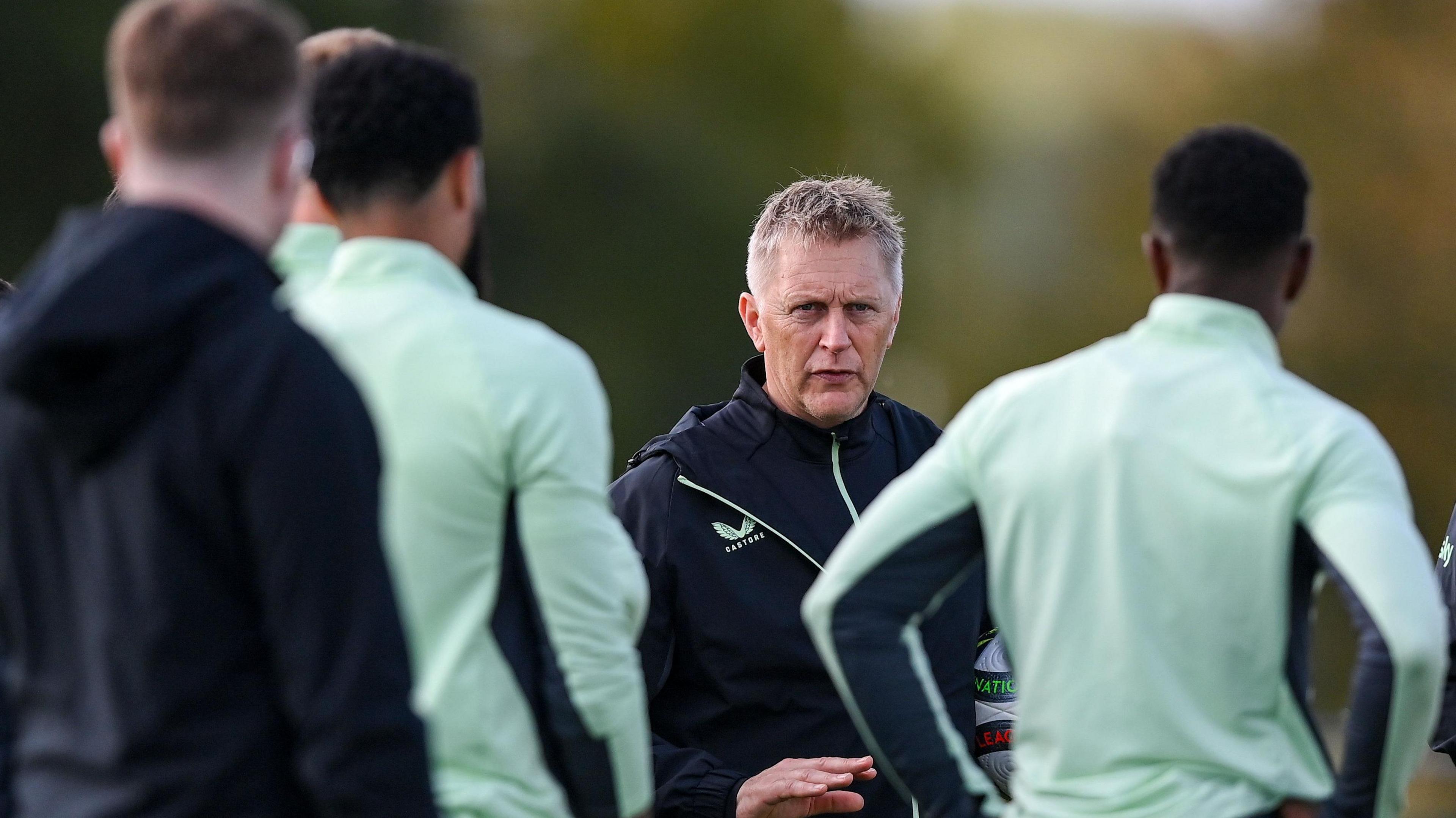 Hallgrimsson talks to the Republic of Ireland players during a training session