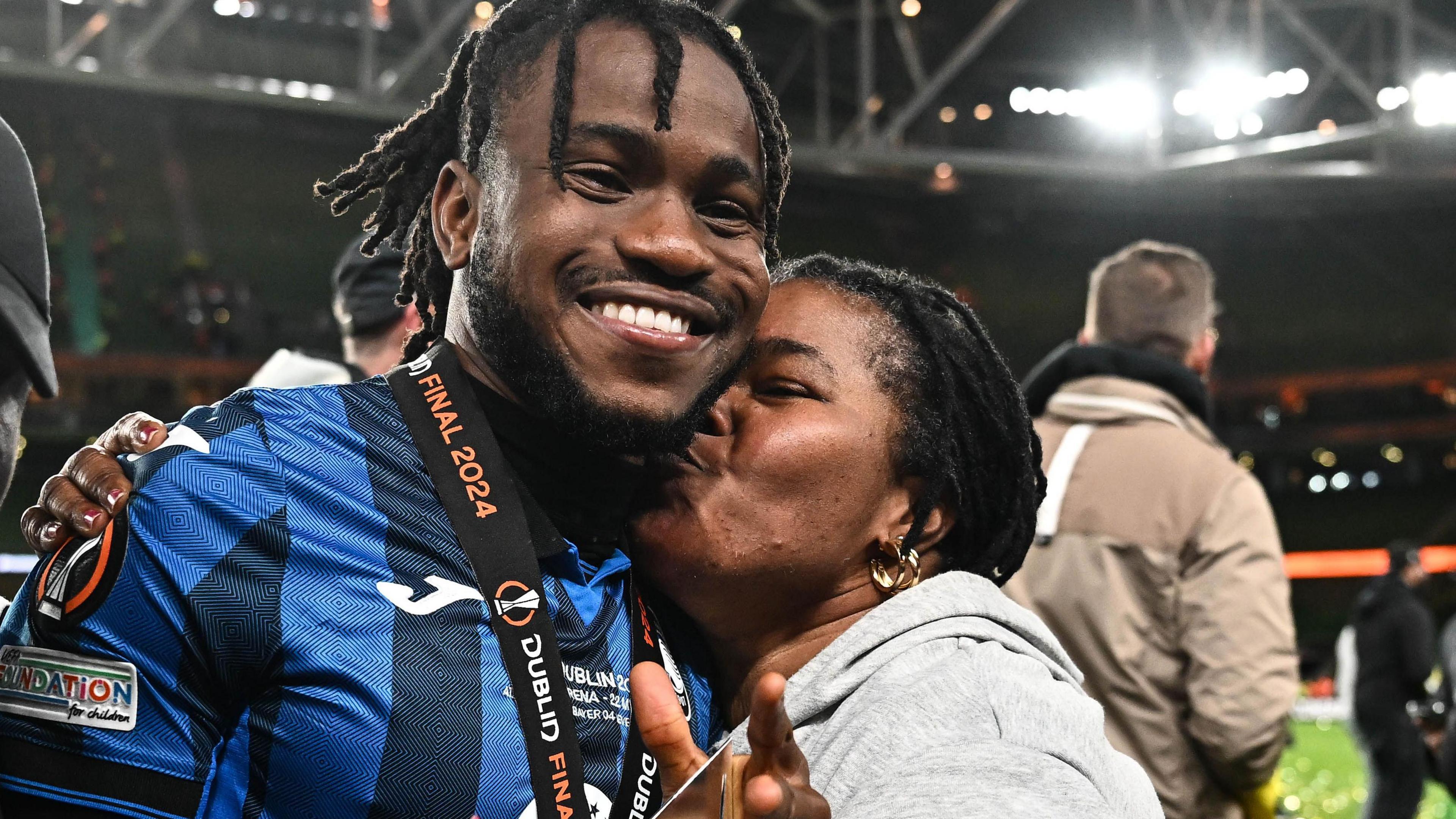 Ademola Lookman celebrates with his family after winning the Europa League title with Atalanta