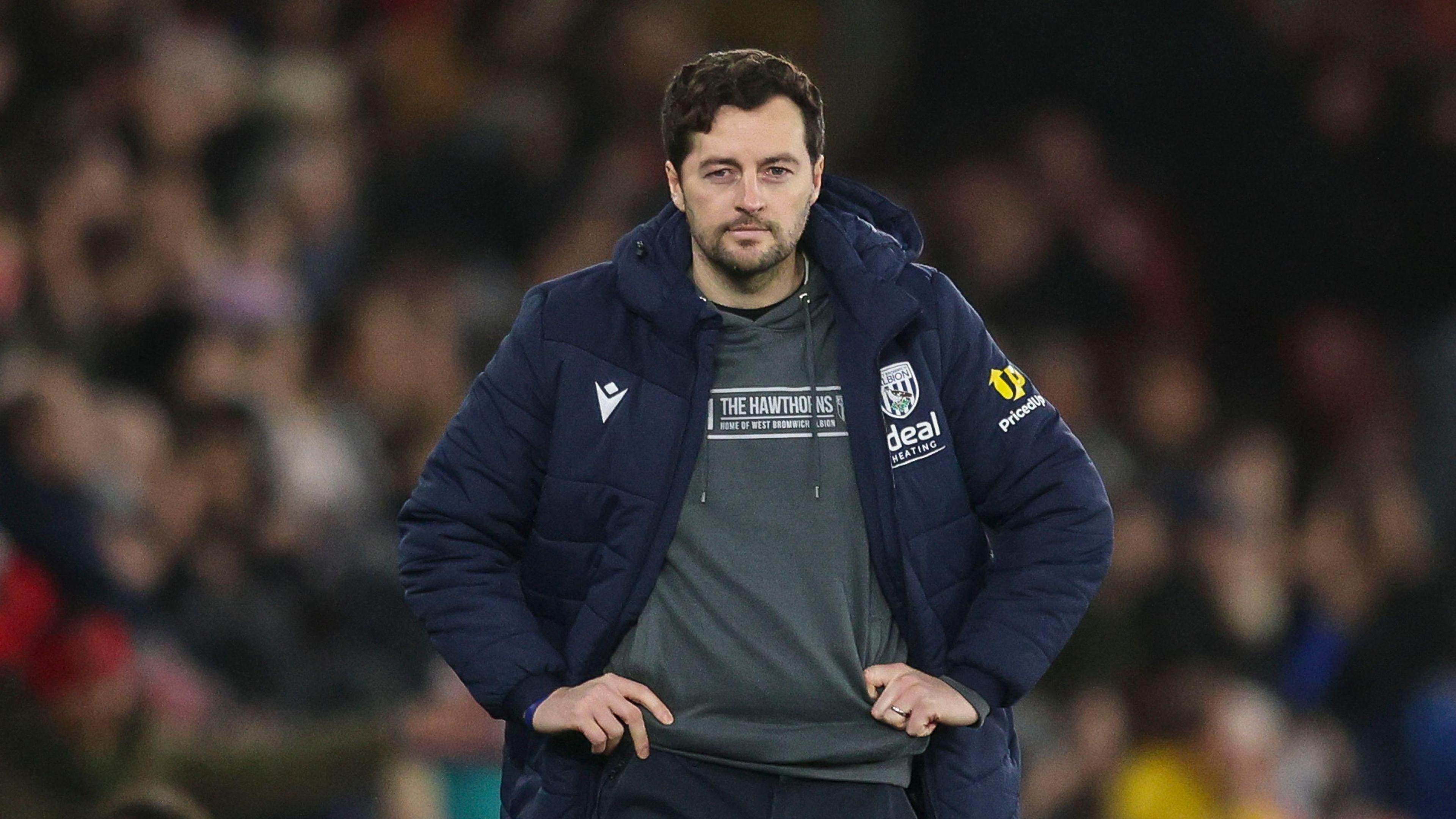 West Bromwich Albion boss Ryan Mason watching his side from the dugout