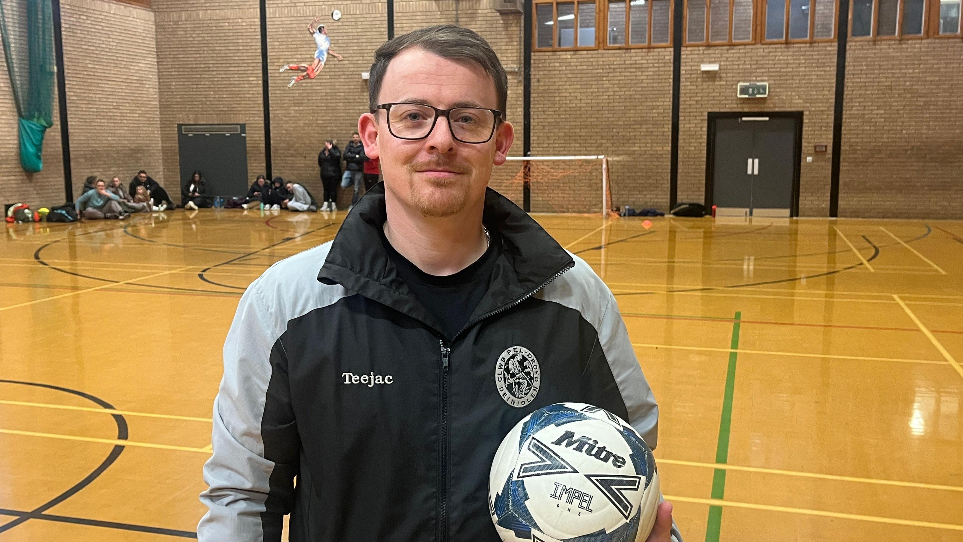 Dion Jones o CPD Ieuenctid Deiniolen