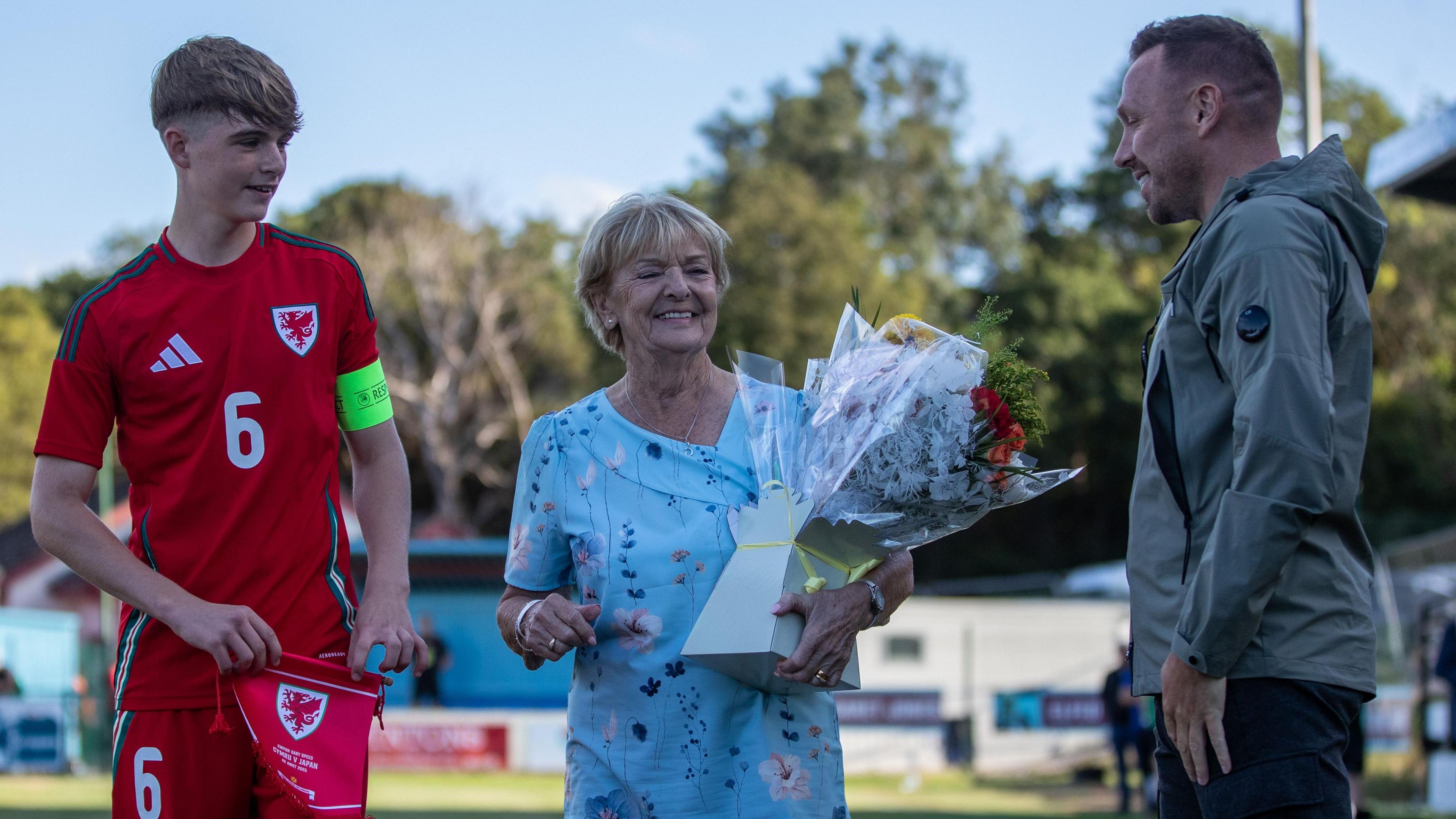 Carol Speed (centre) with Craig Bellamy (right) at the Gary Speed Cup