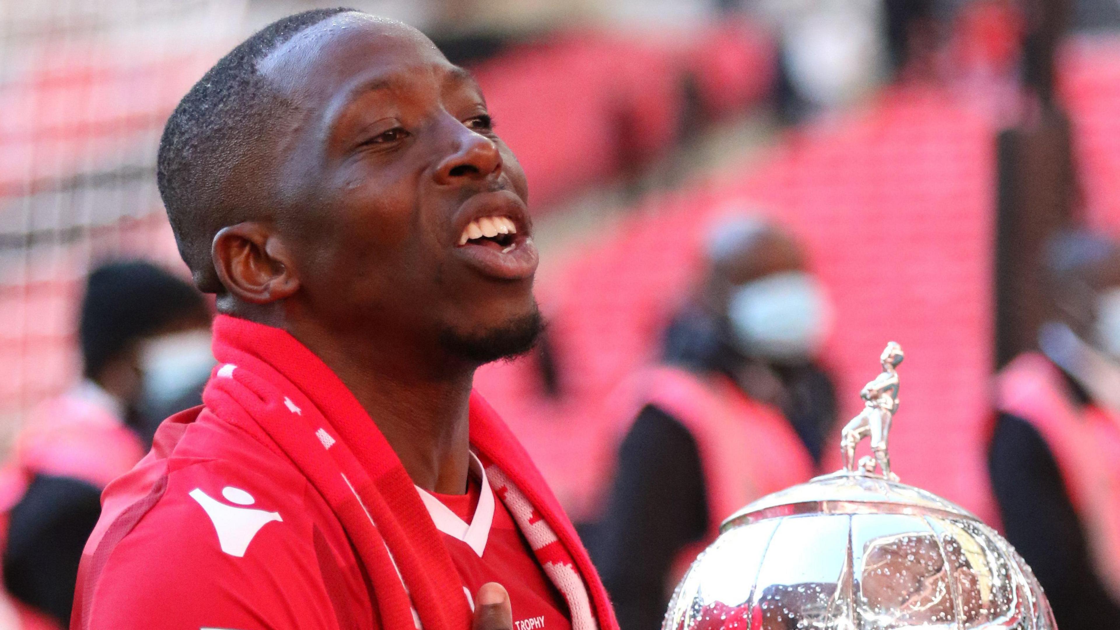 Chris Dickson with the FA Trophy in 2021