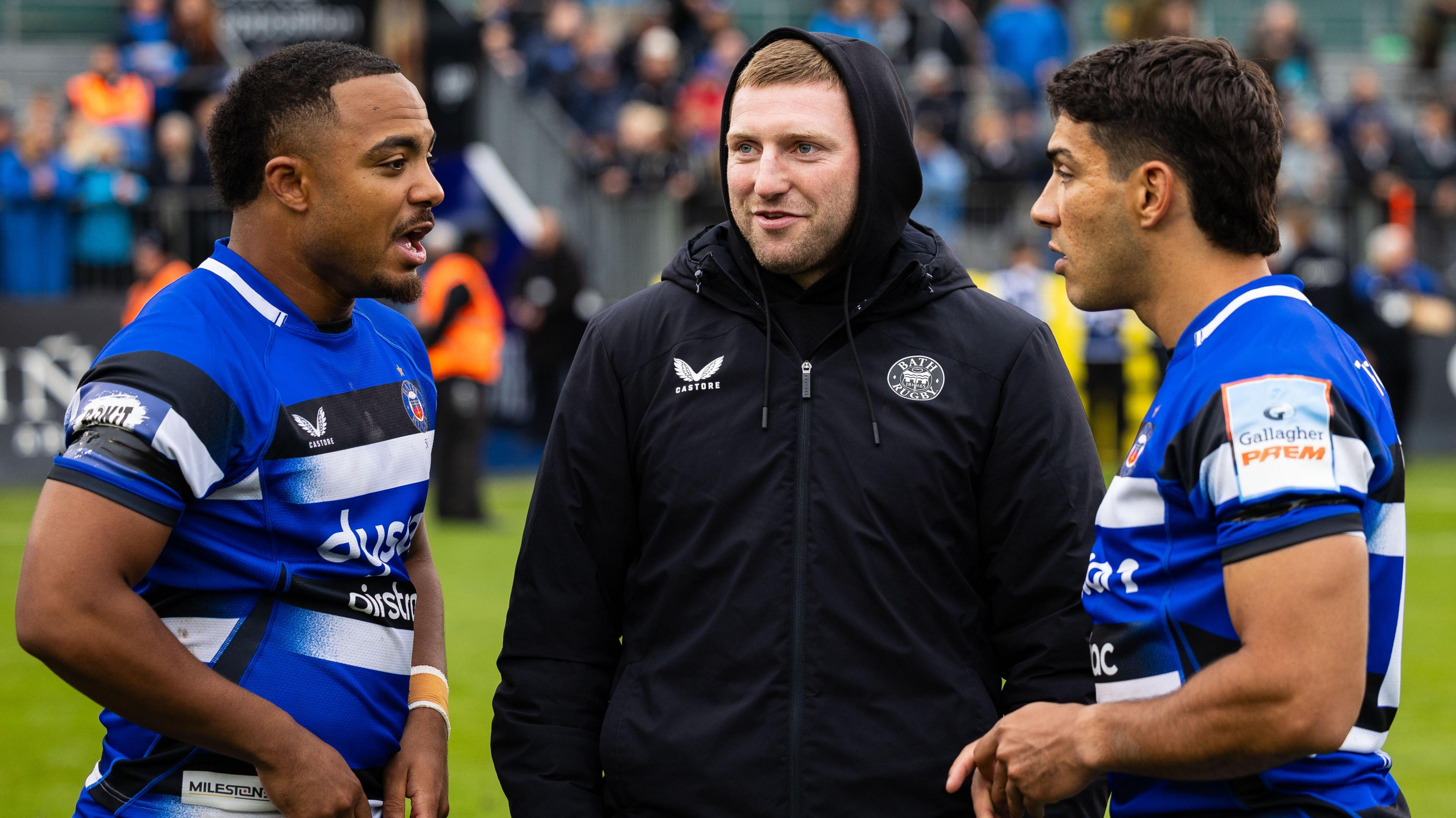 Finn Russell with Max Ojomoh and Santi Carreras