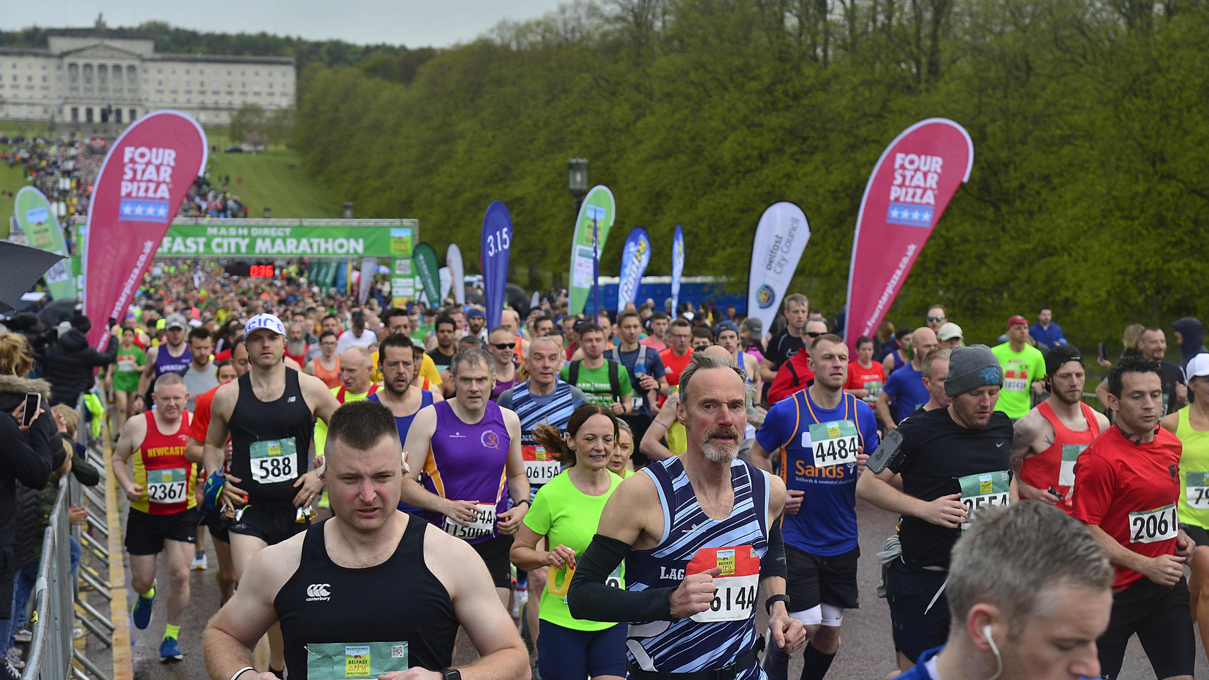 Thousands of runners begin the race at stormont