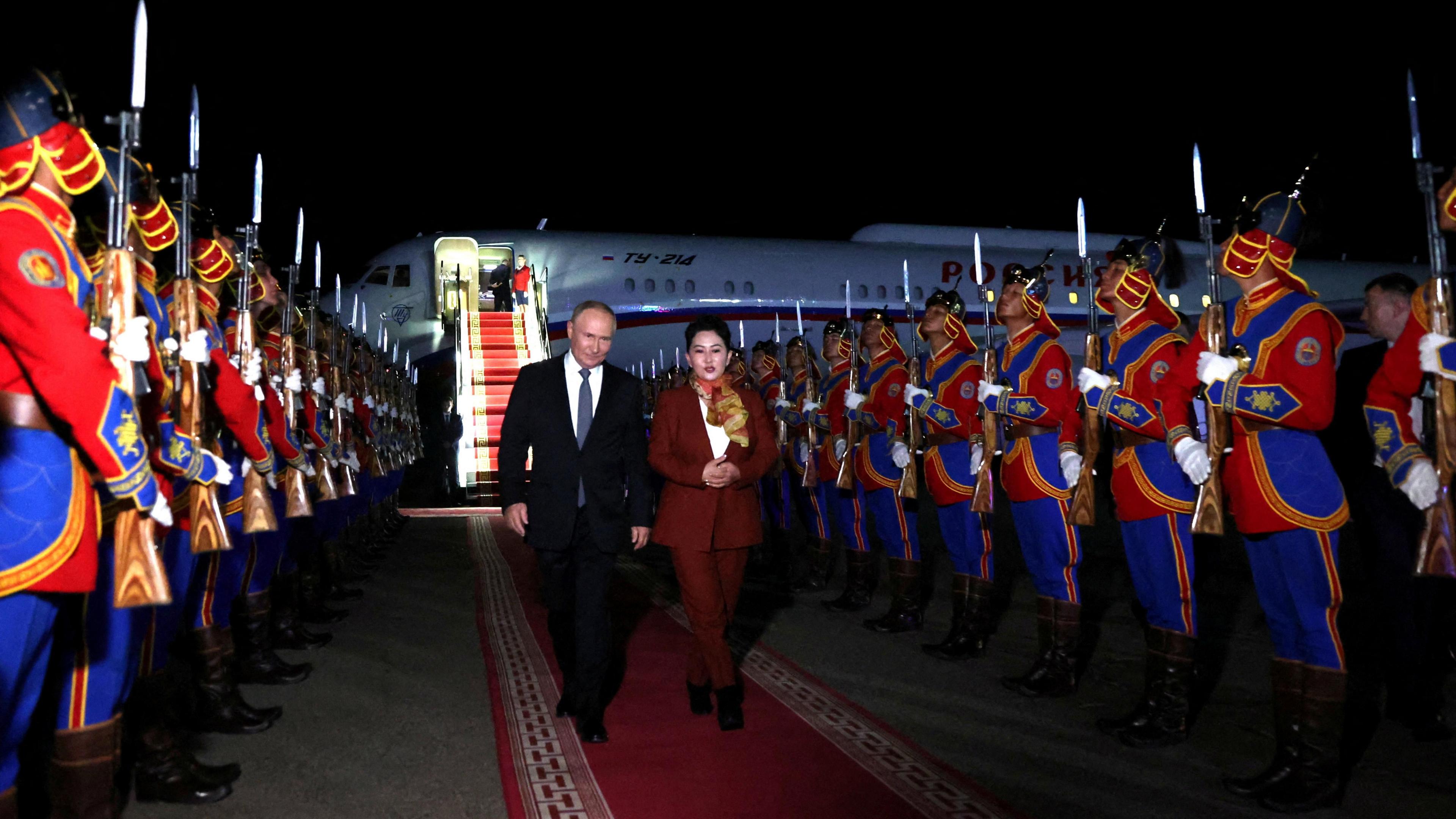 An honour guard and fanfare met Mr Putin's arrival in Mongolia s